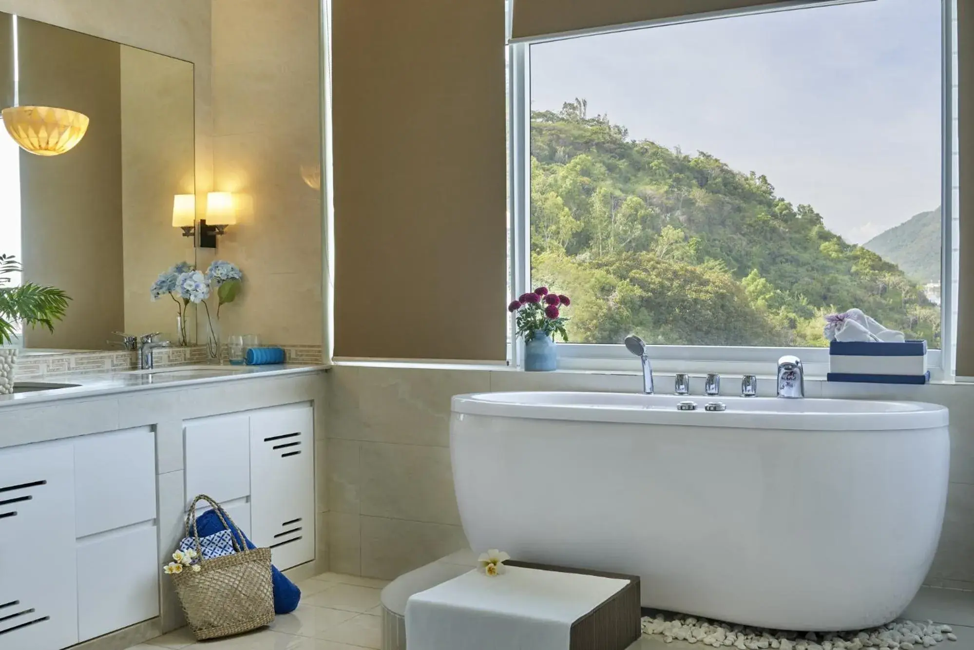 Jacuzzi Suite with Hill View - Spa Inclusive in The Wind Resort - Tropical Hillside Escape Jacuzzi Suite with Hill View - Spa Inclusive in The Wind Resort - Tropical Hillside Escape