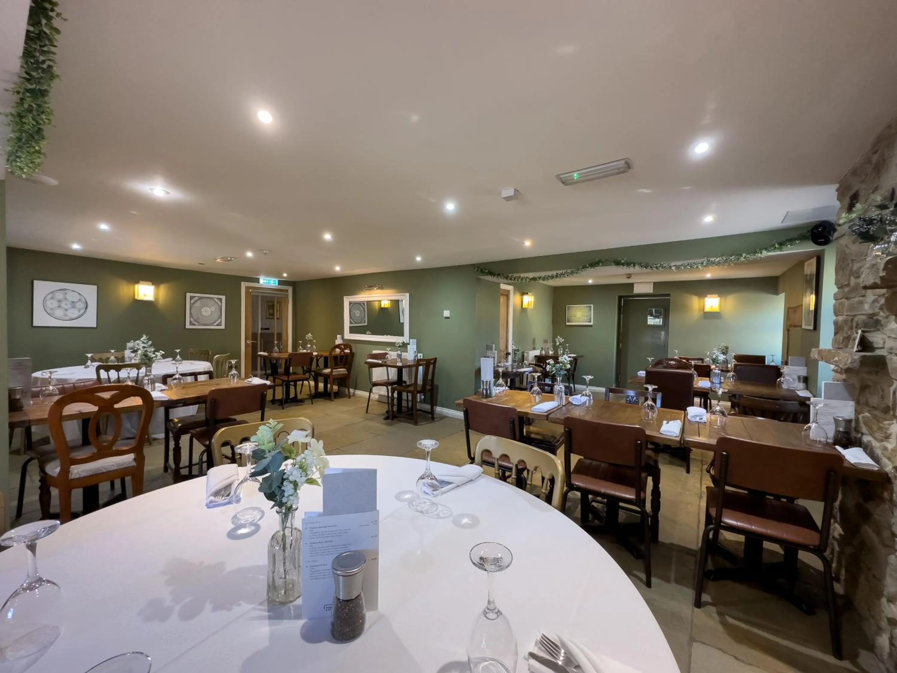 Restaurant/places to eat in Thomas Wright House