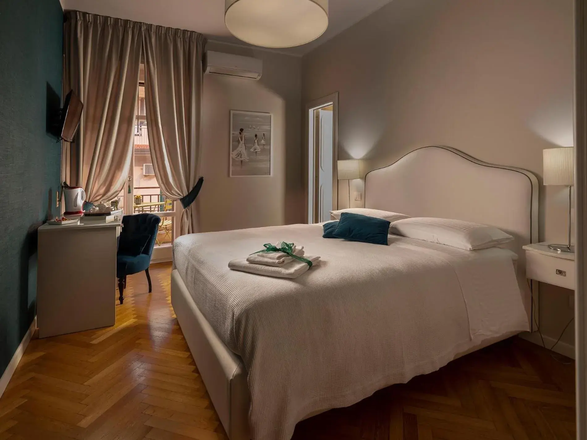 Deluxe Double Room with Balcony and Sea View in Attico 195 Deluxe Double Room with Balcony and Sea View in Attico 195