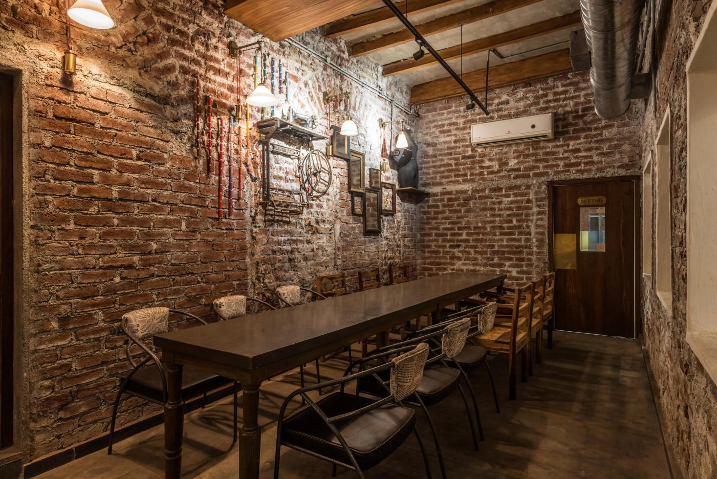 Restaurant/places to eat in Hotel Crawford Inn