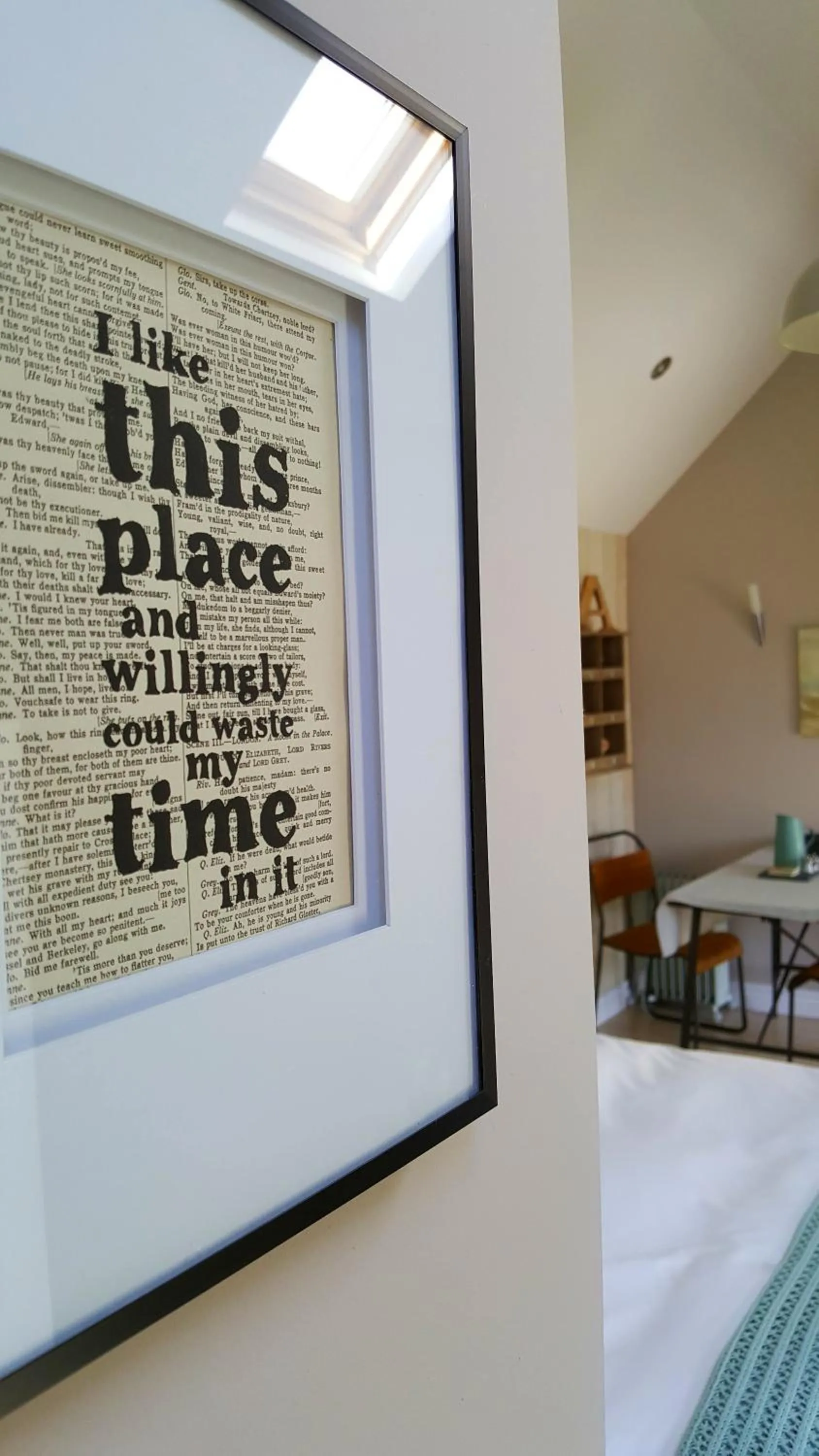 Kitchen or kitchenette, Bed in The Dorm Bed and Breakfast