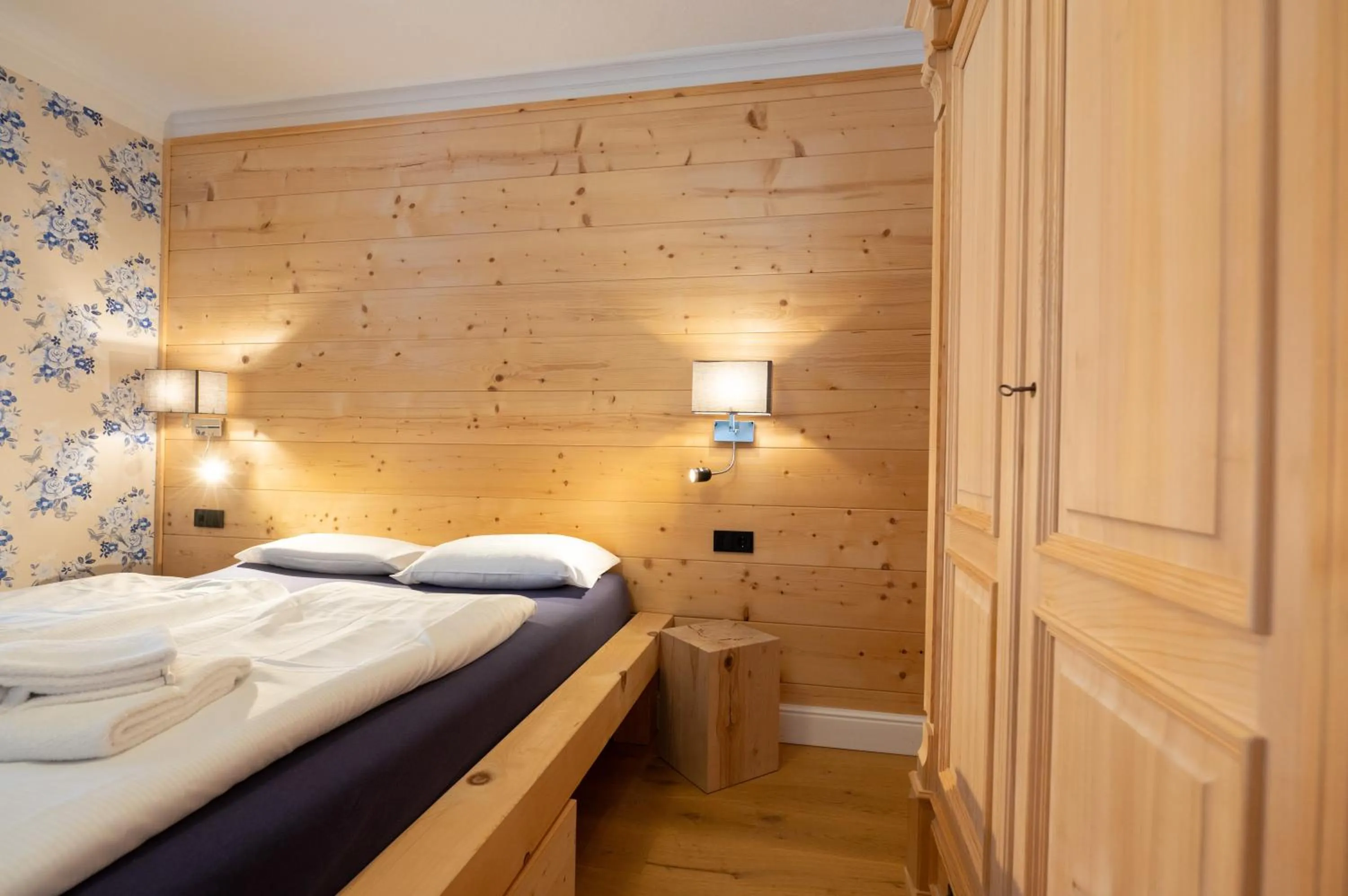 Bedroom, Bed in ALPENLIEBE - Sauna & Whirlpool - APARTments