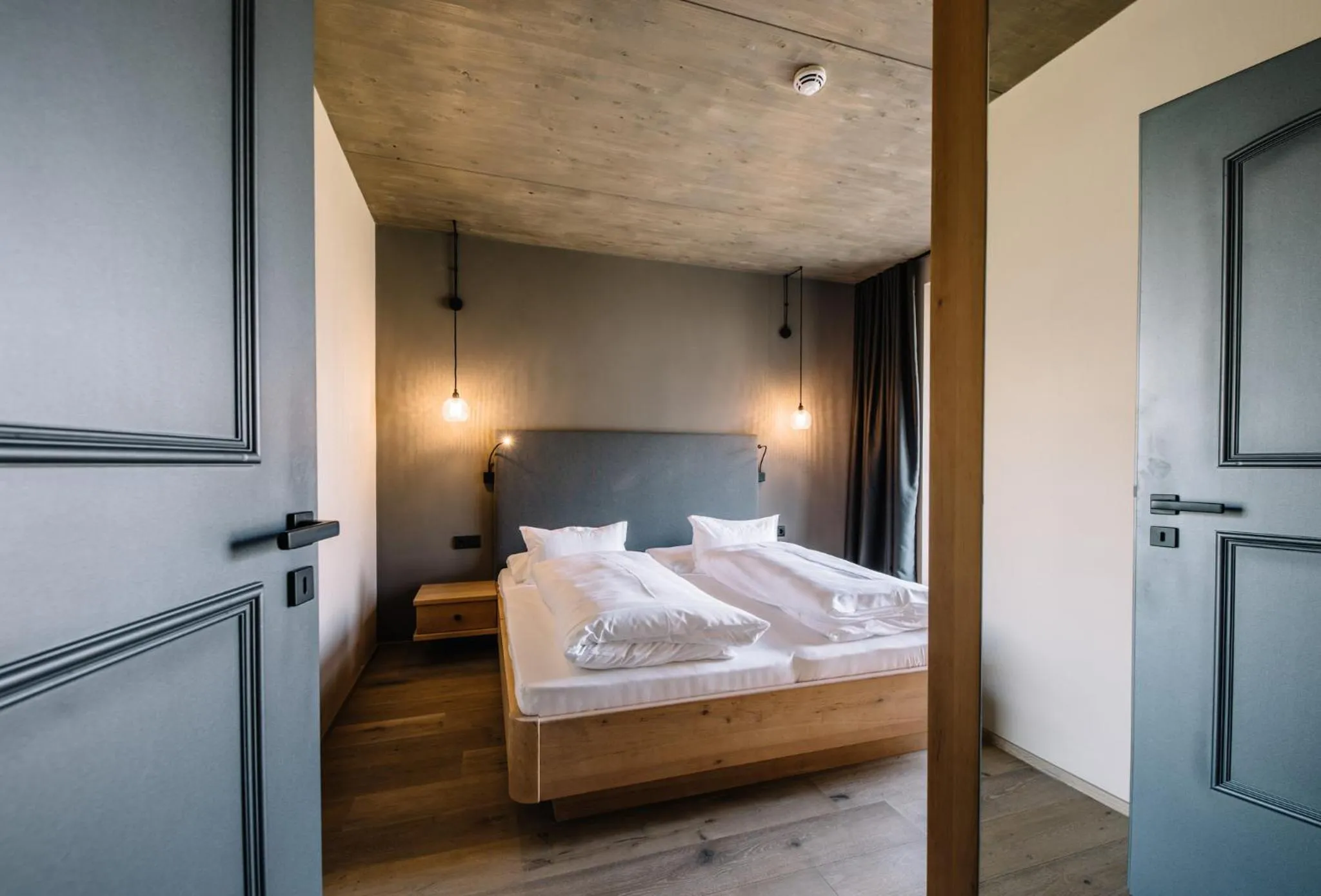 Bed in Panoramic Suites Winzerhöhe