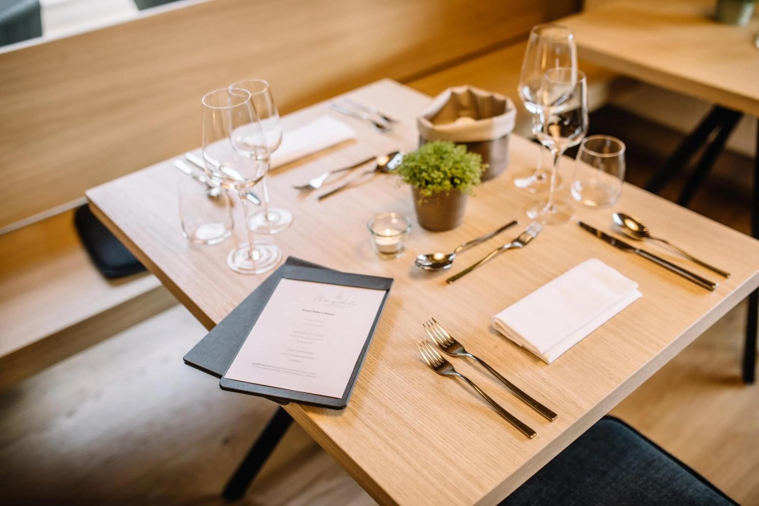 Restaurant/places to eat in Panoramic Suites Winzerhöhe