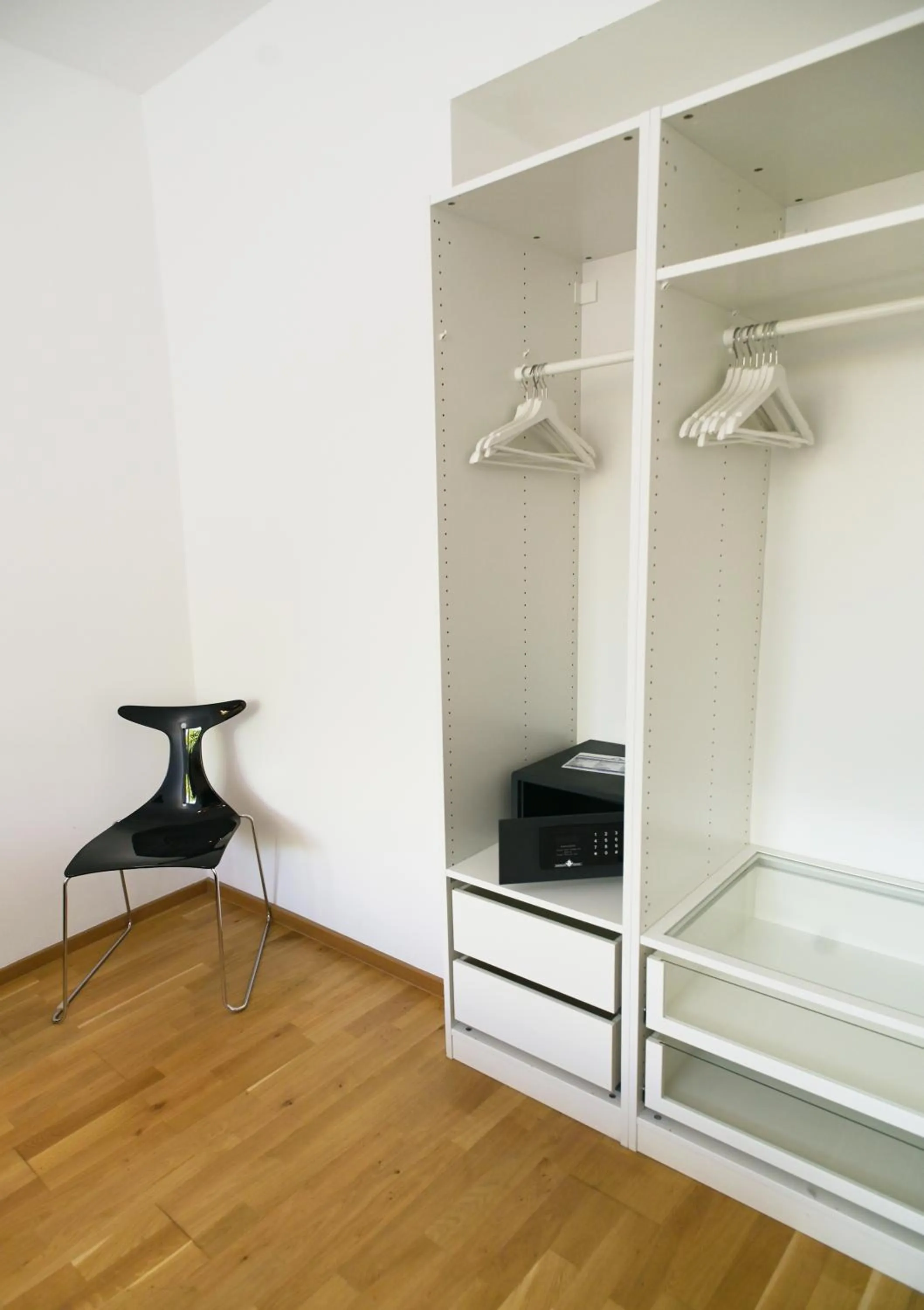 wardrobe in Victoria Apartments