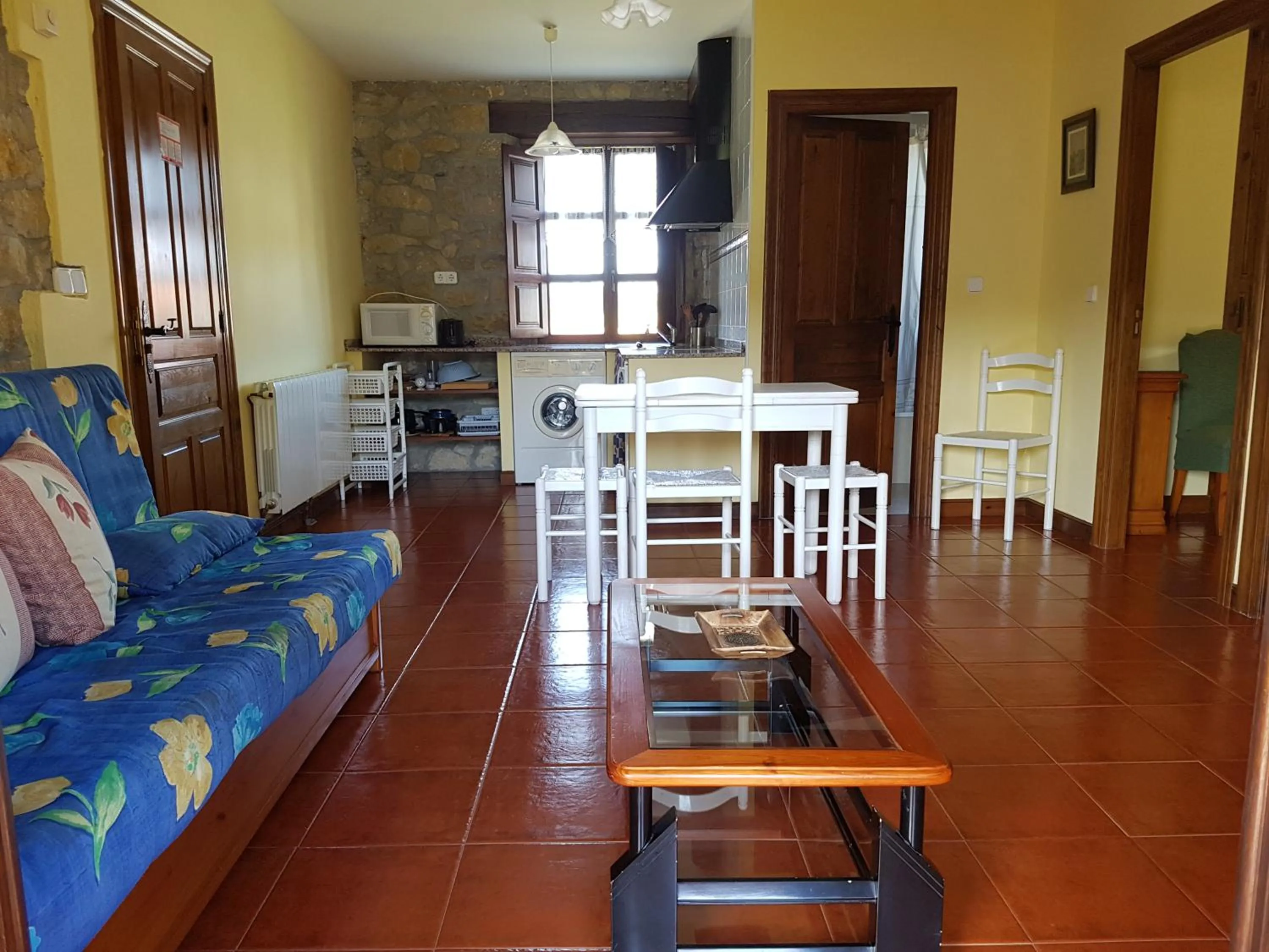 Photo of the whole room in El Pedroso