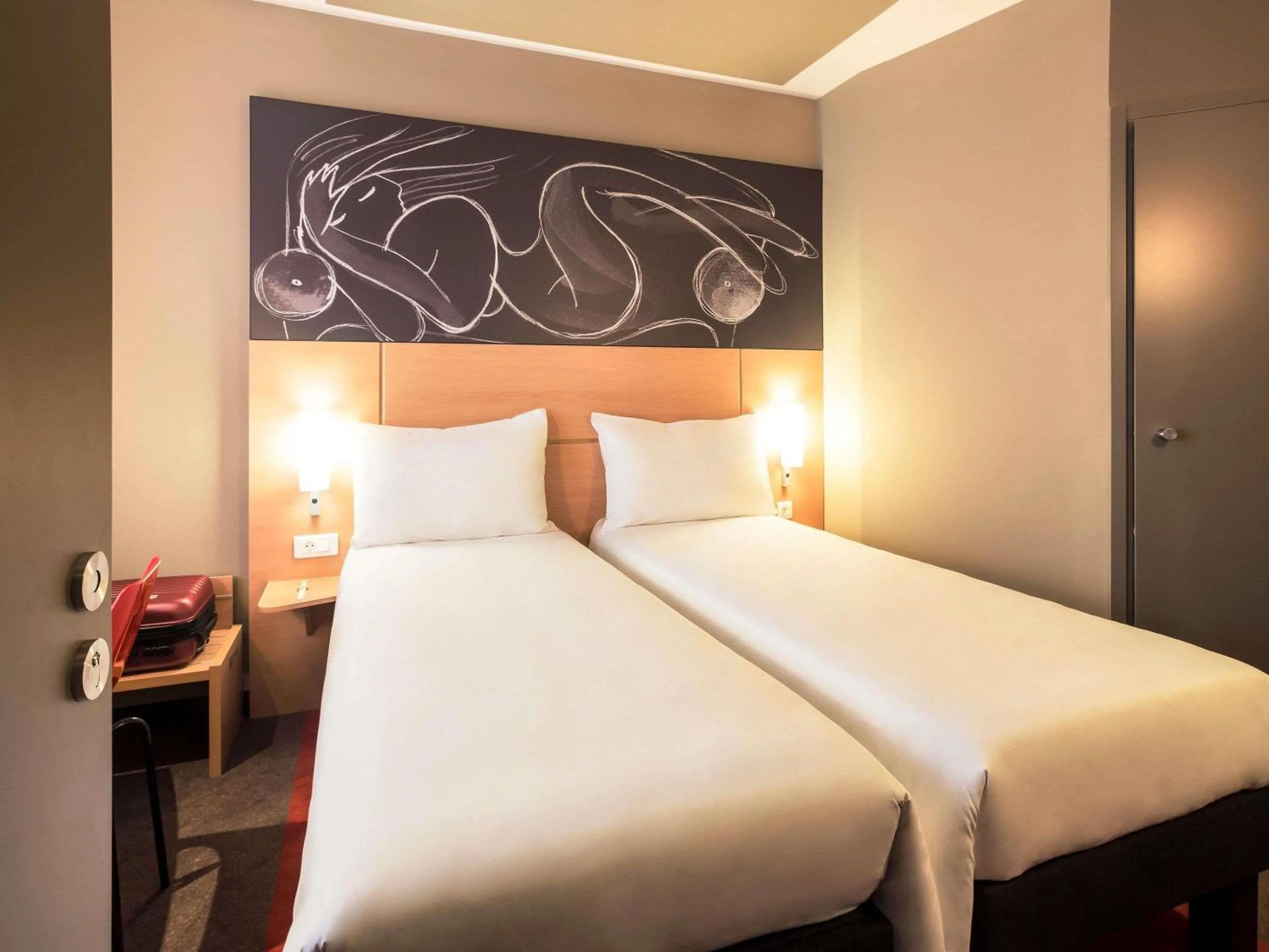 Bedroom, Bed in ibis Yerevan Center