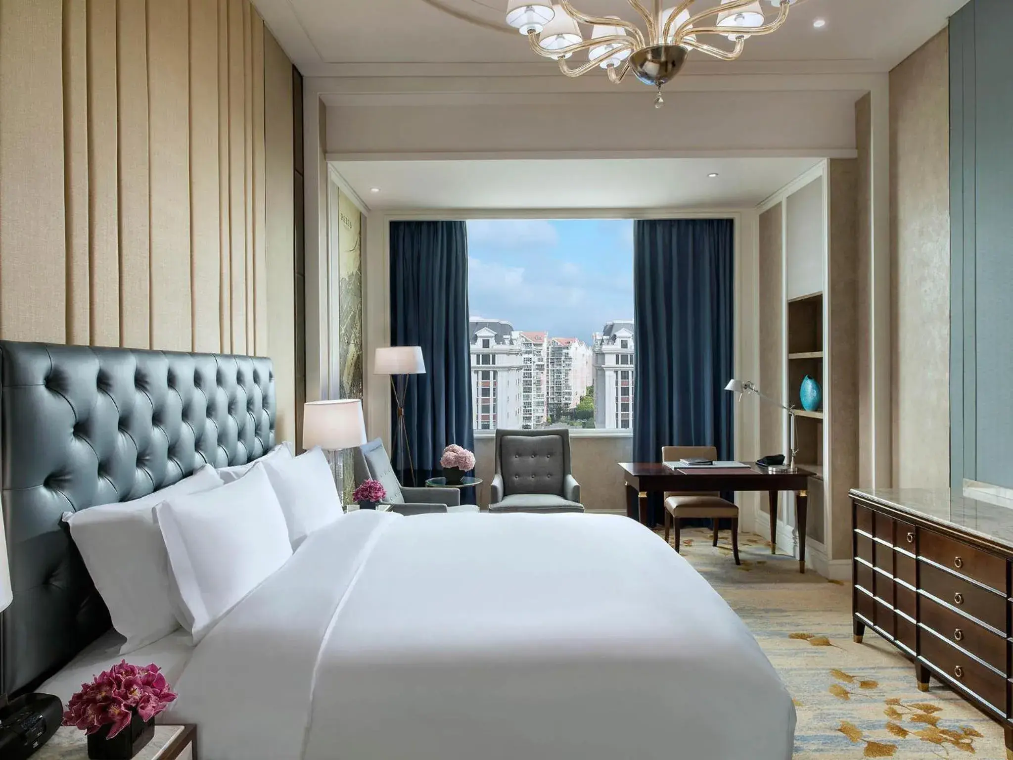 Bedroom, Bed in Sofitel Shanghai Hongqiao Bedroom, Bed in Sofitel Shanghai Hongqiao