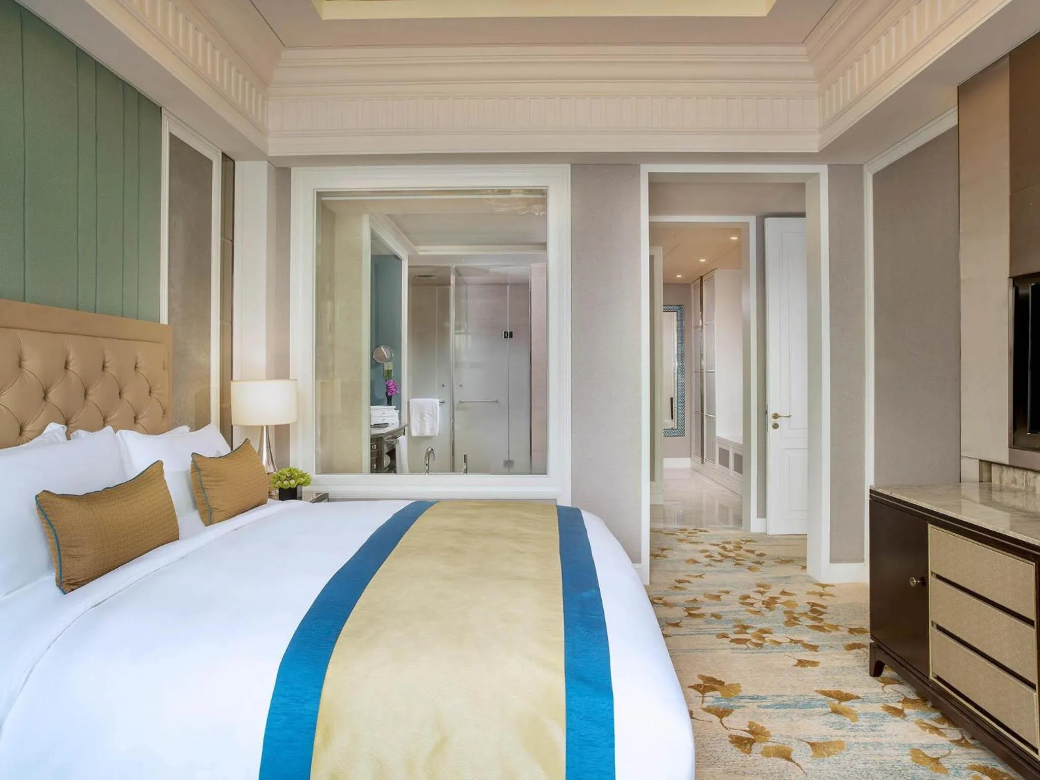 Bedroom, Bed in Sofitel Shanghai Hongqiao