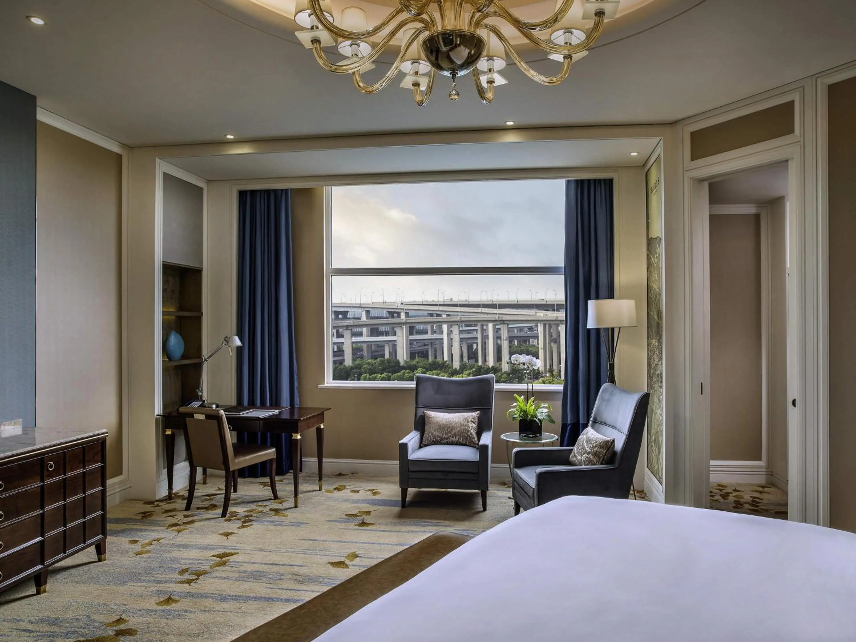 Bedroom, Bed in Sofitel Shanghai Hongqiao