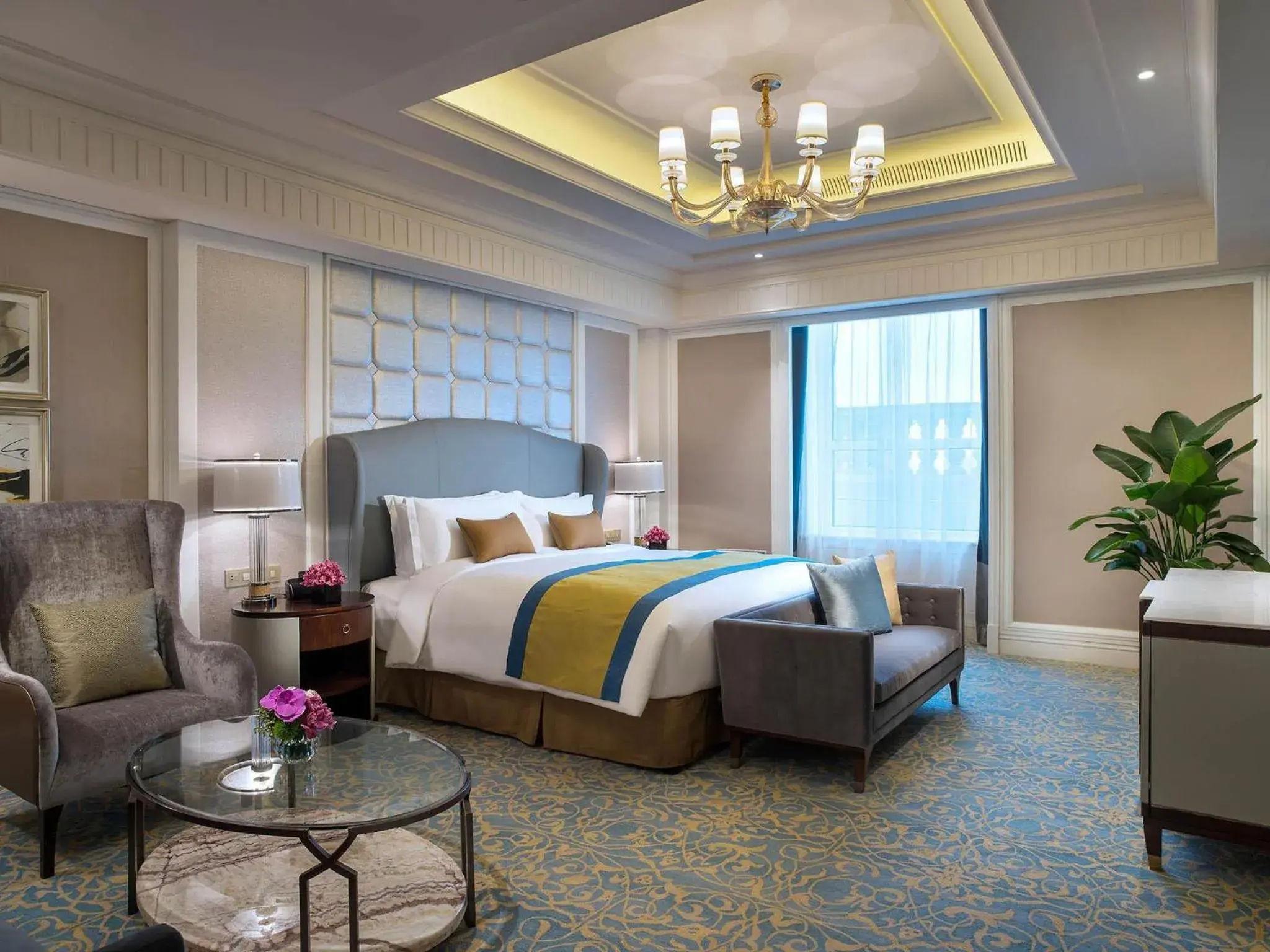 Photo of the whole room, Bed in Sofitel Shanghai Hongqiao Photo of the whole room, Bed in Sofitel Shanghai Hongqiao