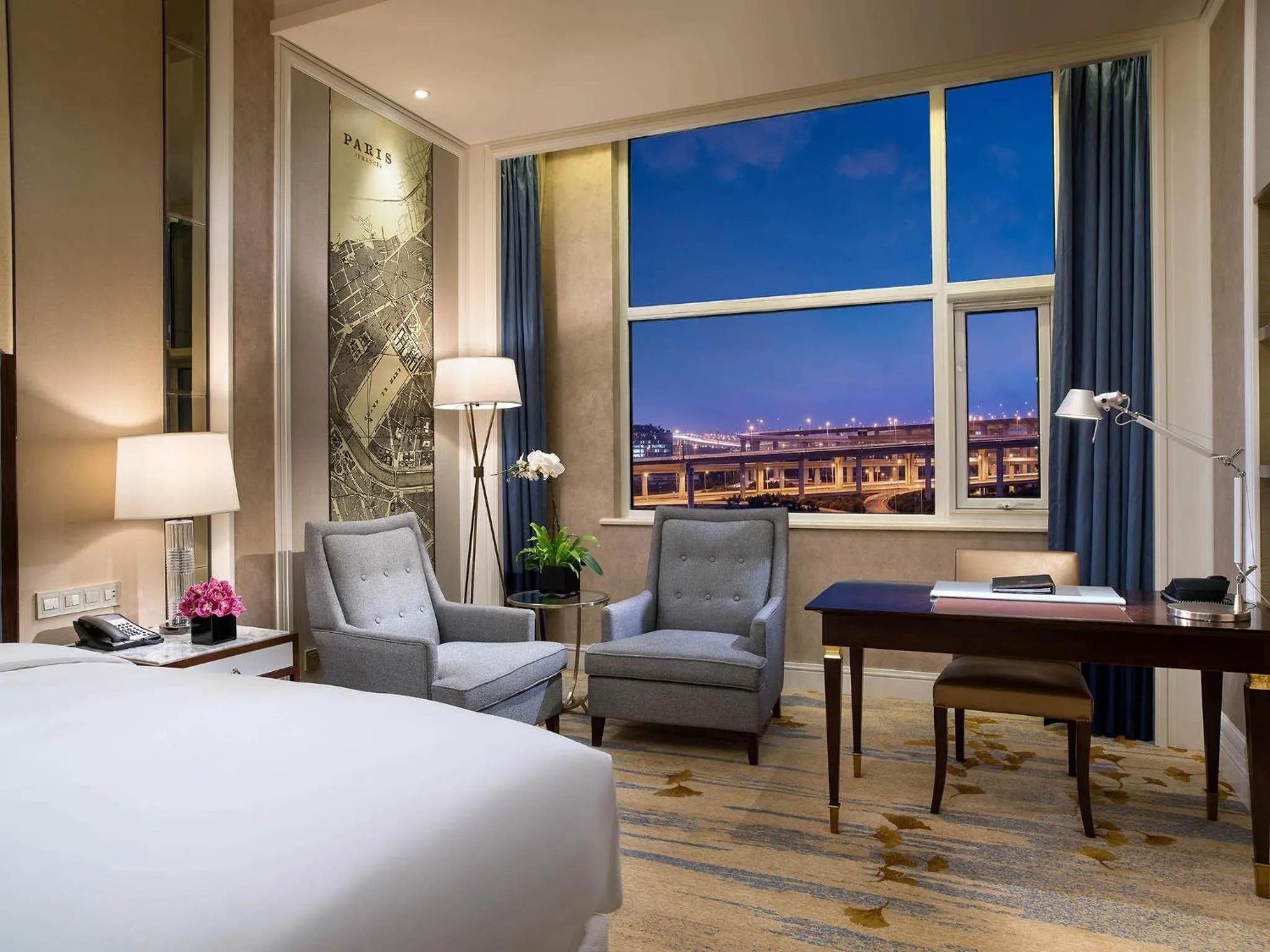 Bedroom, Bed in Sofitel Shanghai Hongqiao