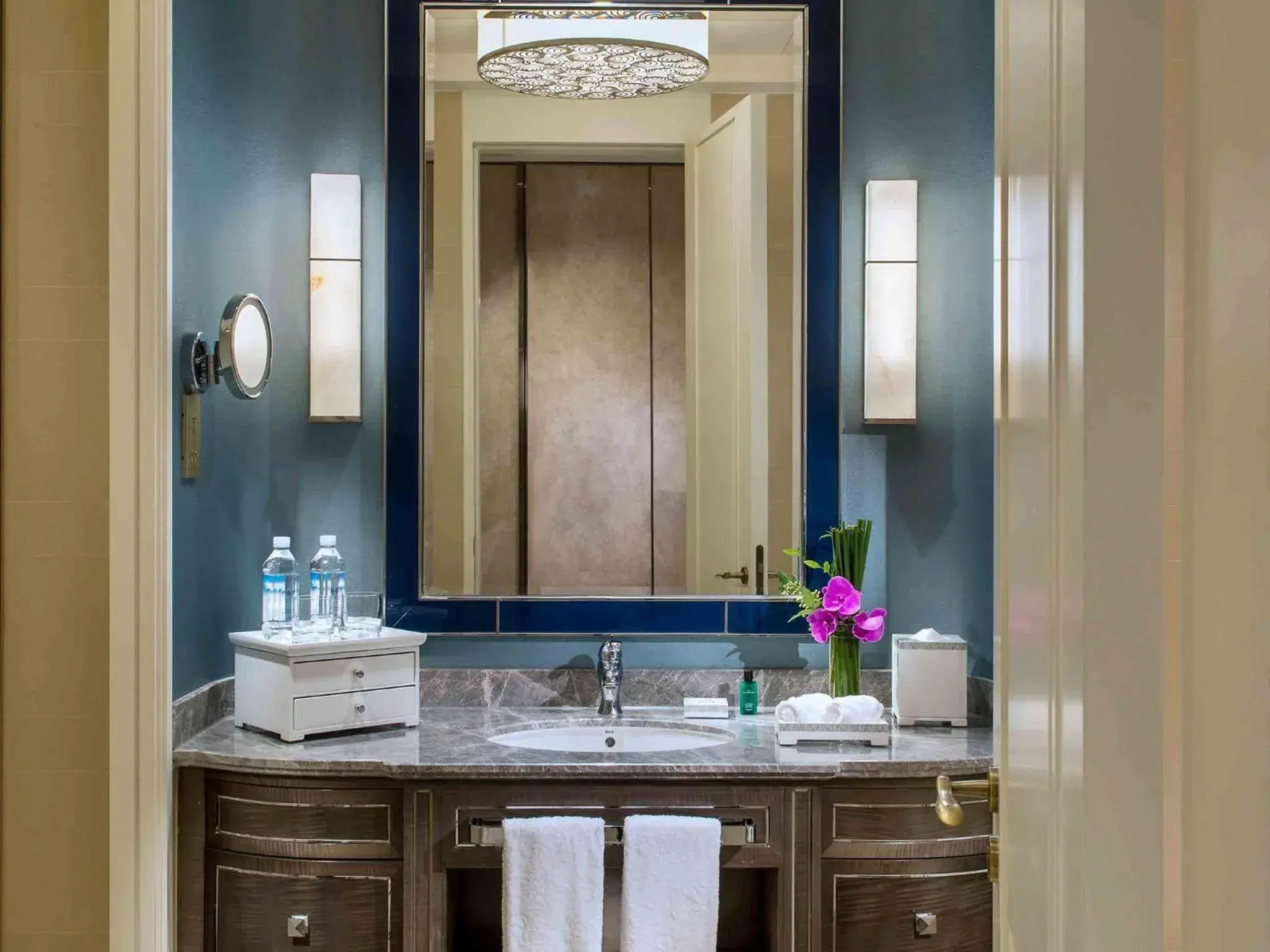 Bedroom in Sofitel Shanghai Hongqiao Bedroom in Sofitel Shanghai Hongqiao