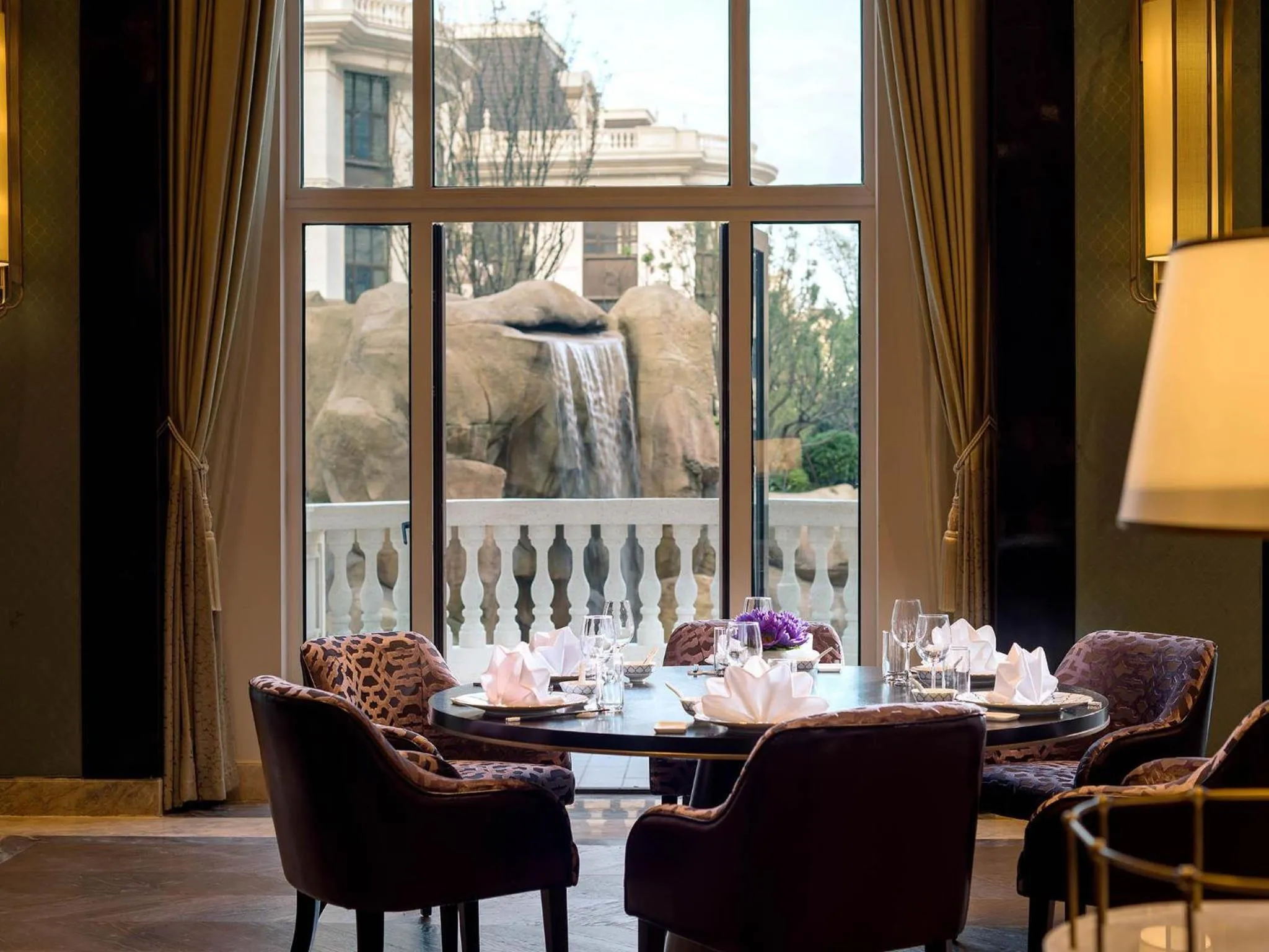 Restaurant/places to eat in Sofitel Shanghai Hongqiao