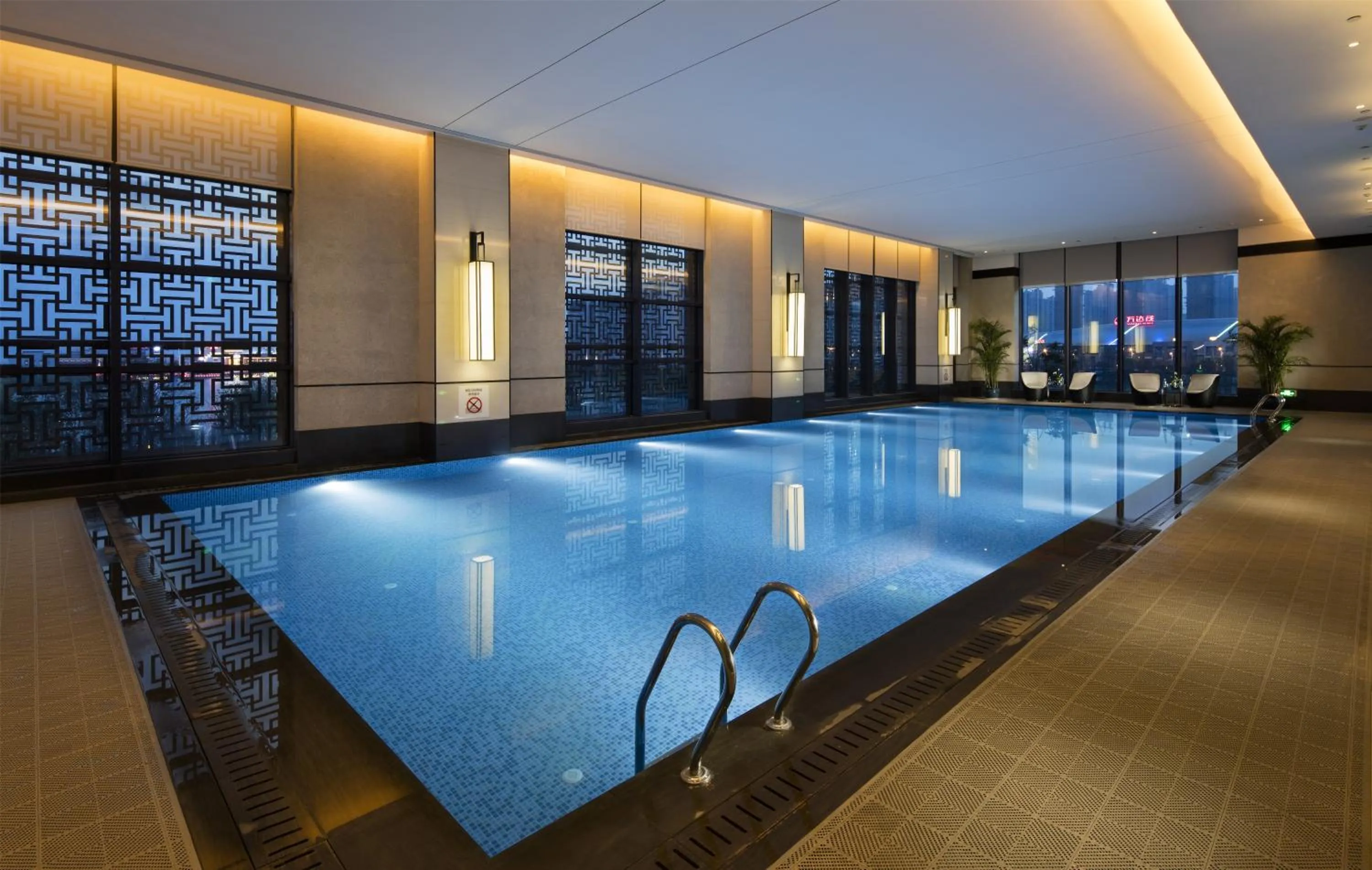 Swimming pool in Pullman Hefei Sunac