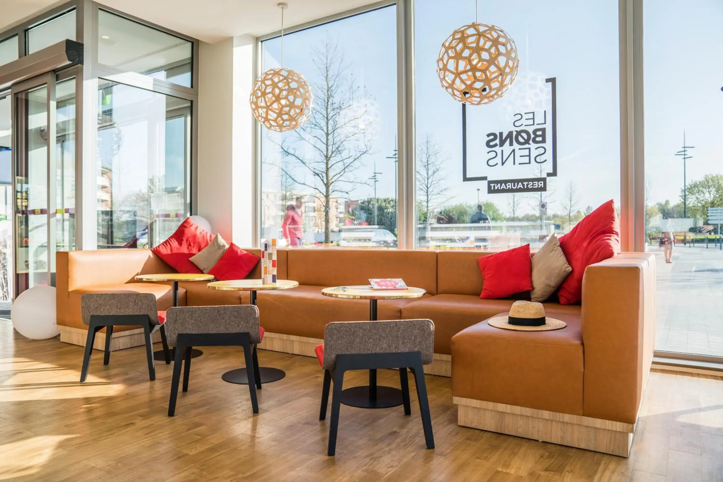 Lounge or bar in ibis Styles Guyancourt Versailles Lounge or bar in ibis Styles Guyancourt Versailles