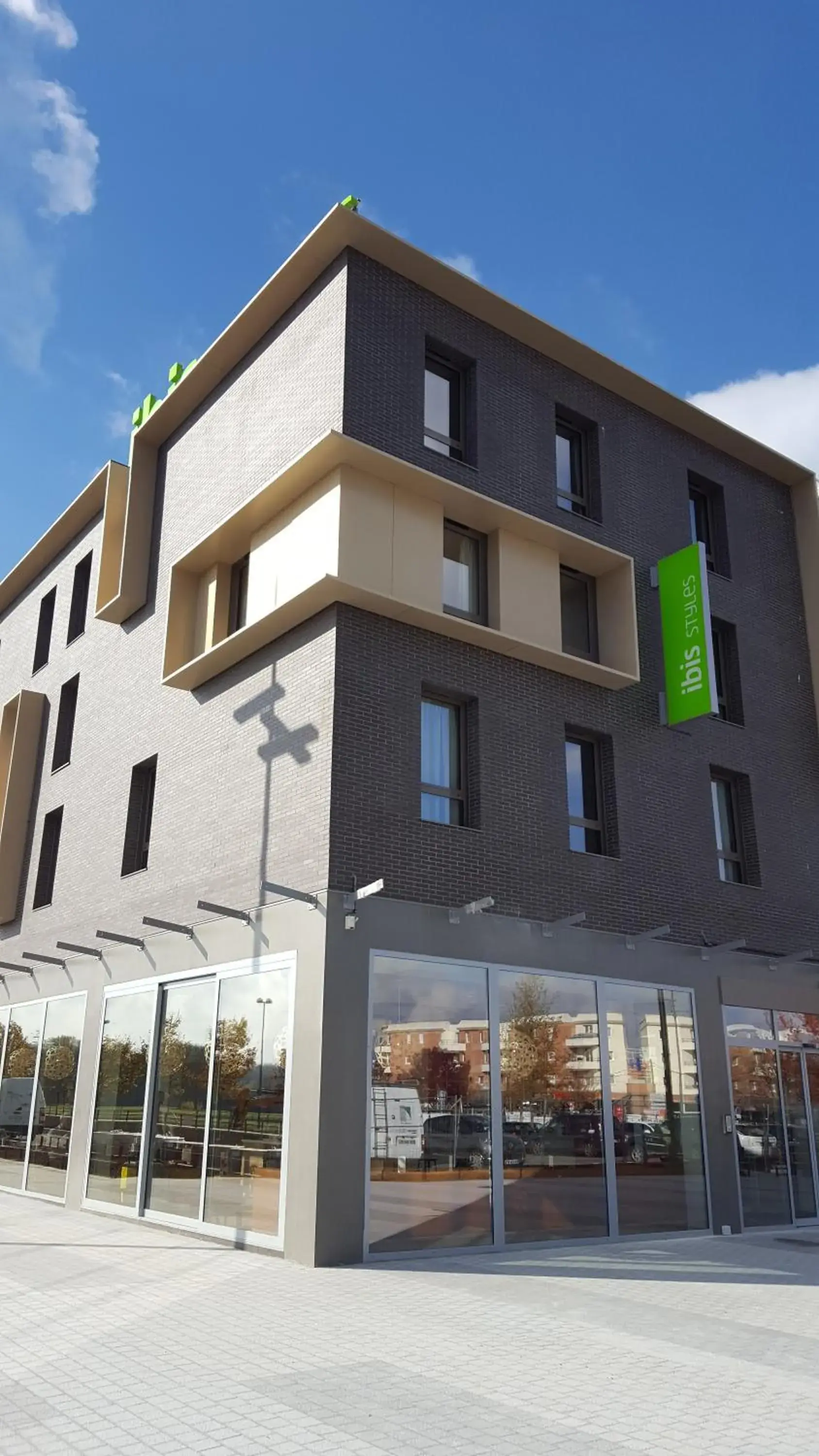 Facade/entrance in ibis Styles Guyancourt Versailles Facade/entrance in ibis Styles Guyancourt Versailles