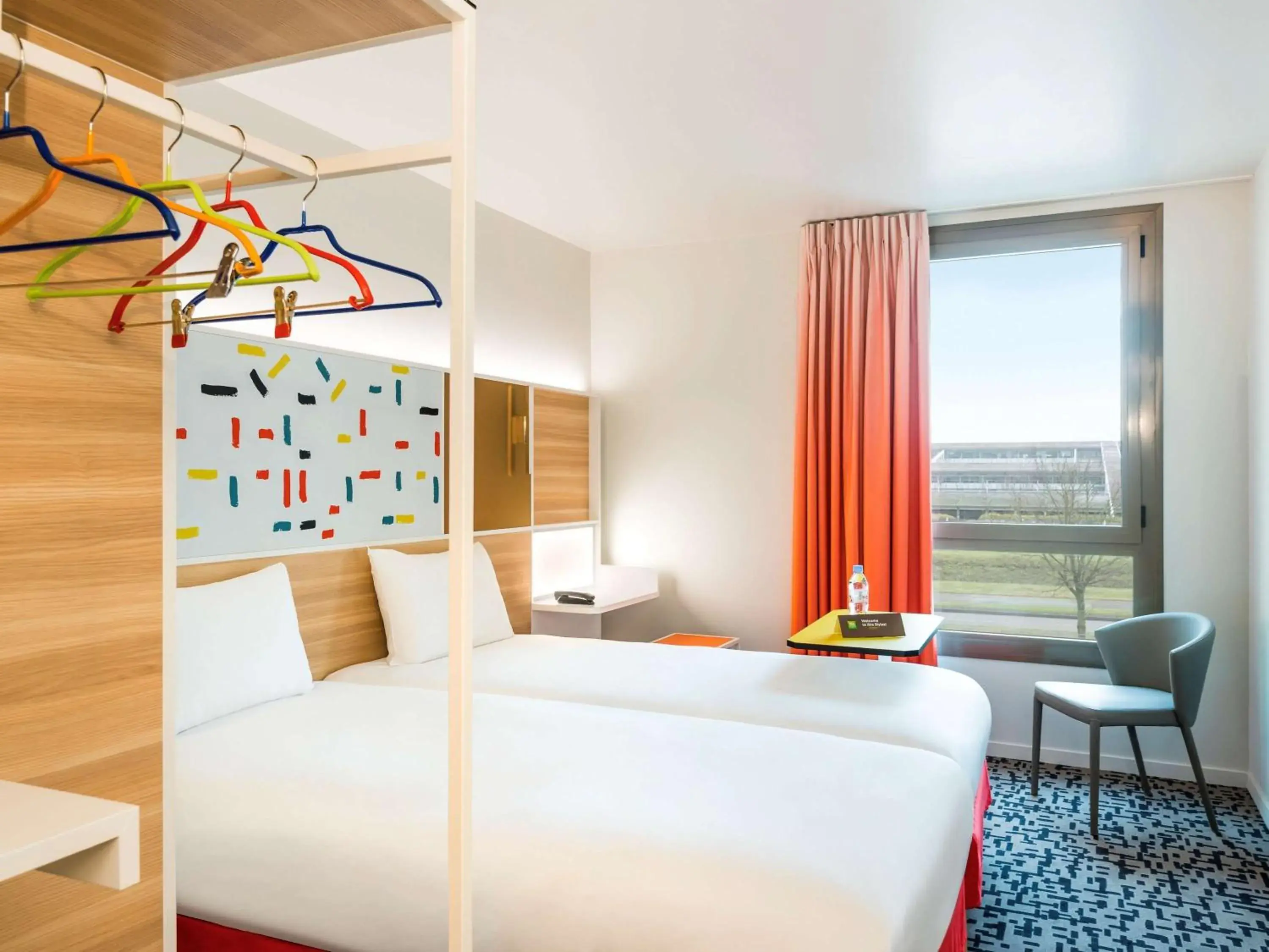 Photo of the whole room, Bed in ibis Styles Guyancourt Versailles Photo of the whole room, Bed in ibis Styles Guyancourt Versailles
