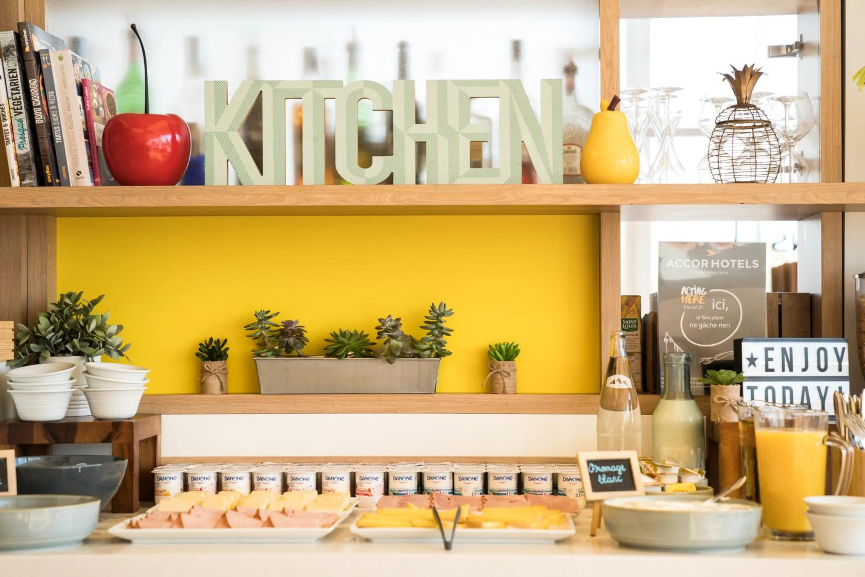 Breakfast in ibis Styles Guyancourt Versailles