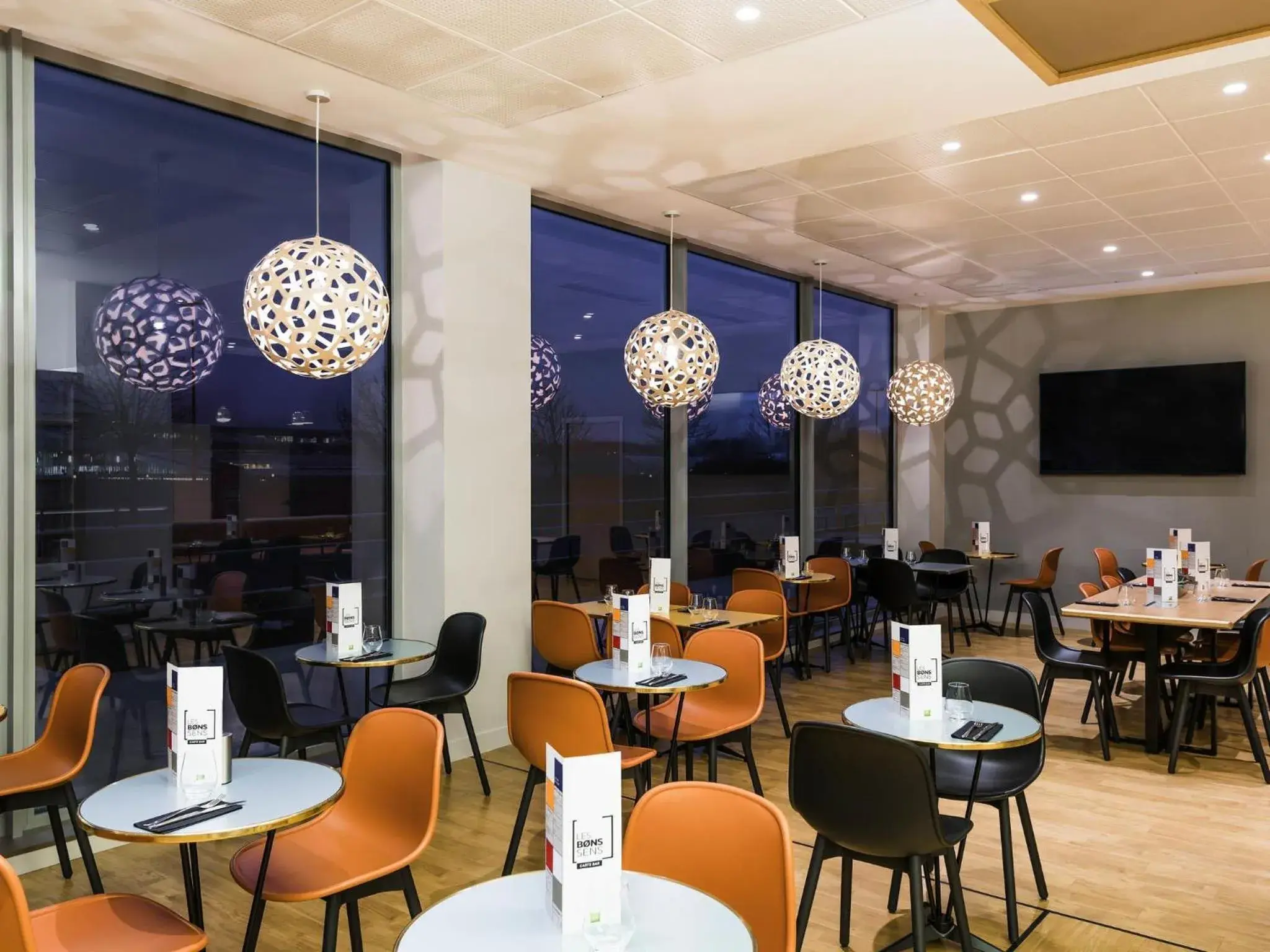 Lounge or bar in ibis Styles Guyancourt Versailles Lounge or bar in ibis Styles Guyancourt Versailles