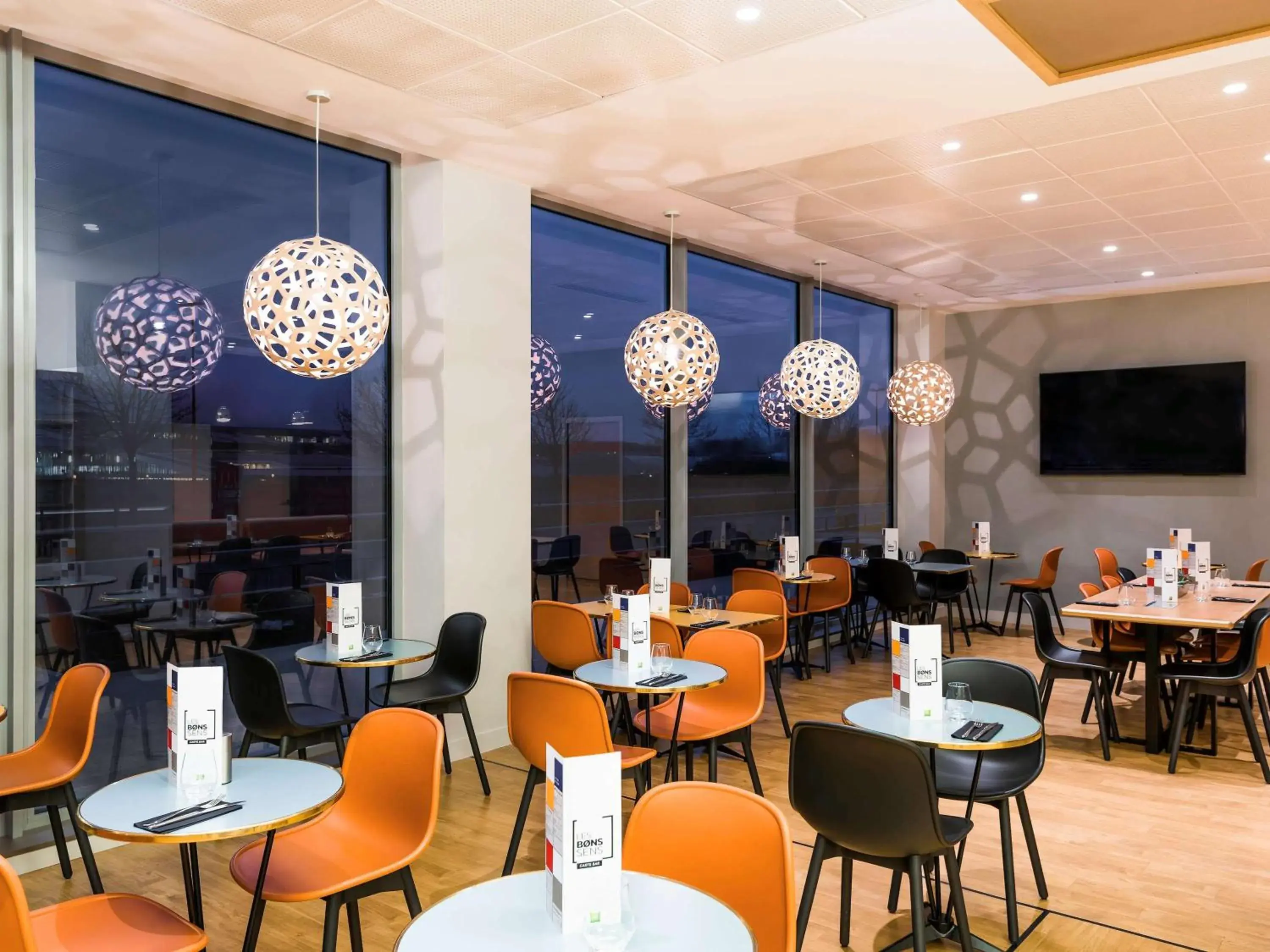 Lounge or bar in ibis Styles Guyancourt Versailles Lounge or bar in ibis Styles Guyancourt Versailles