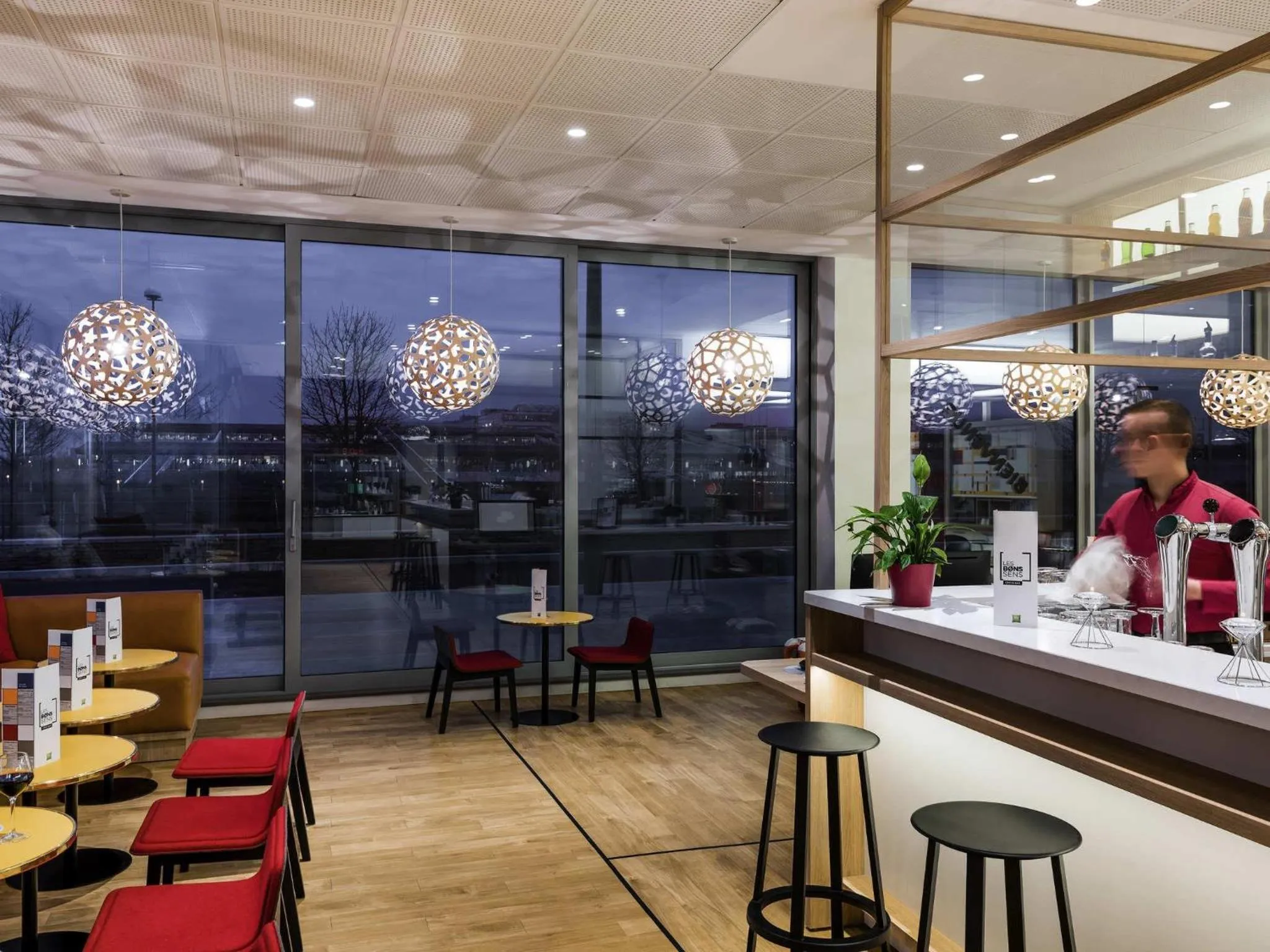Lounge or bar in ibis Styles Versailles Guyancourt