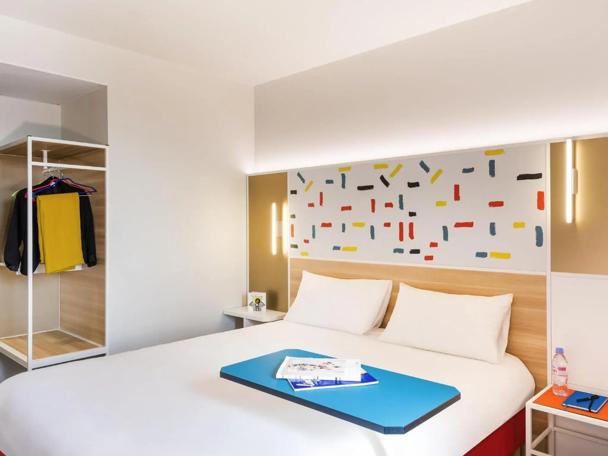 Property building, Bed in ibis Styles Guyancourt Versailles Property building, Bed in ibis Styles Guyancourt Versailles