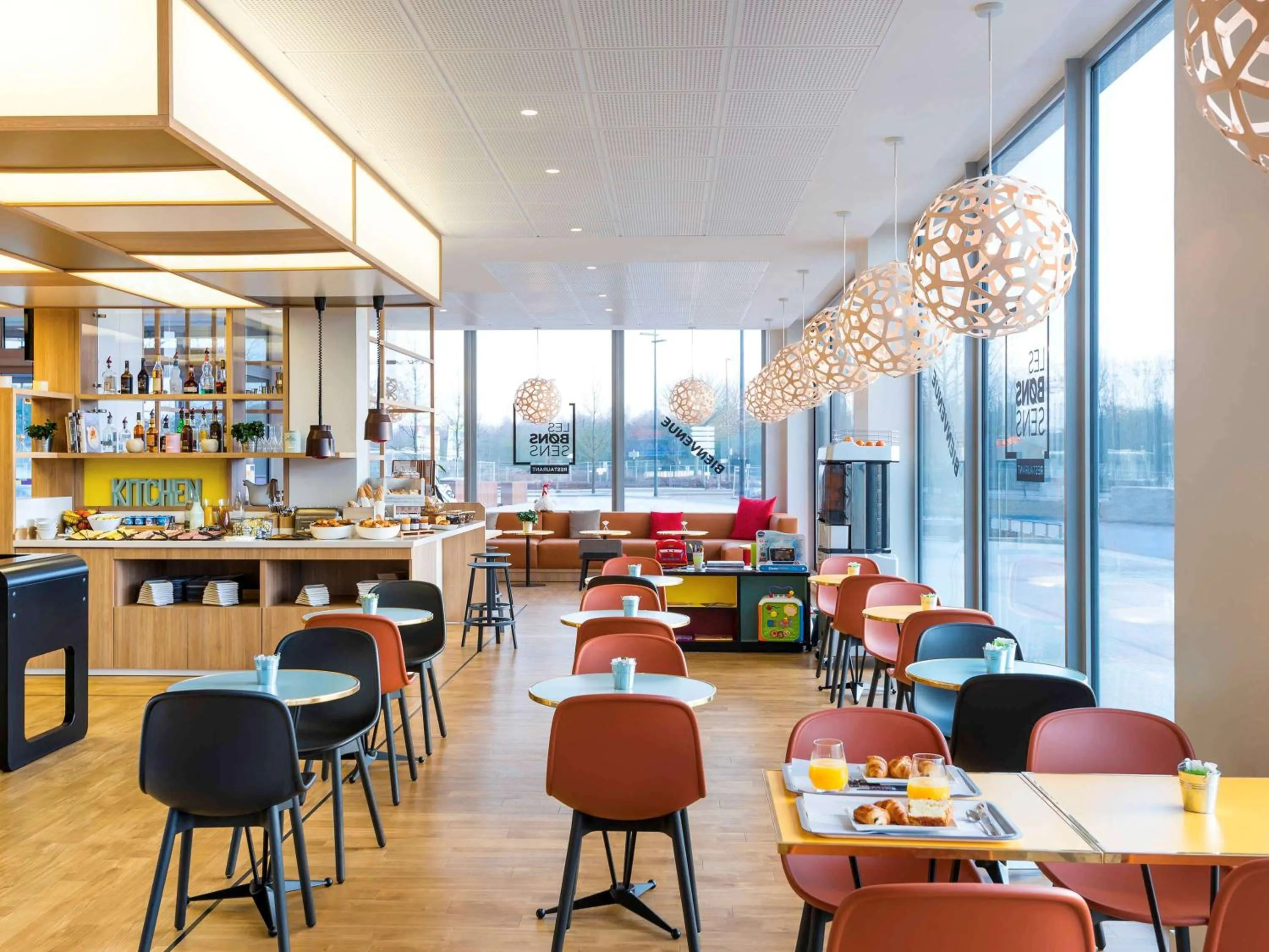 Restaurant/places to eat in ibis Styles Guyancourt Versailles