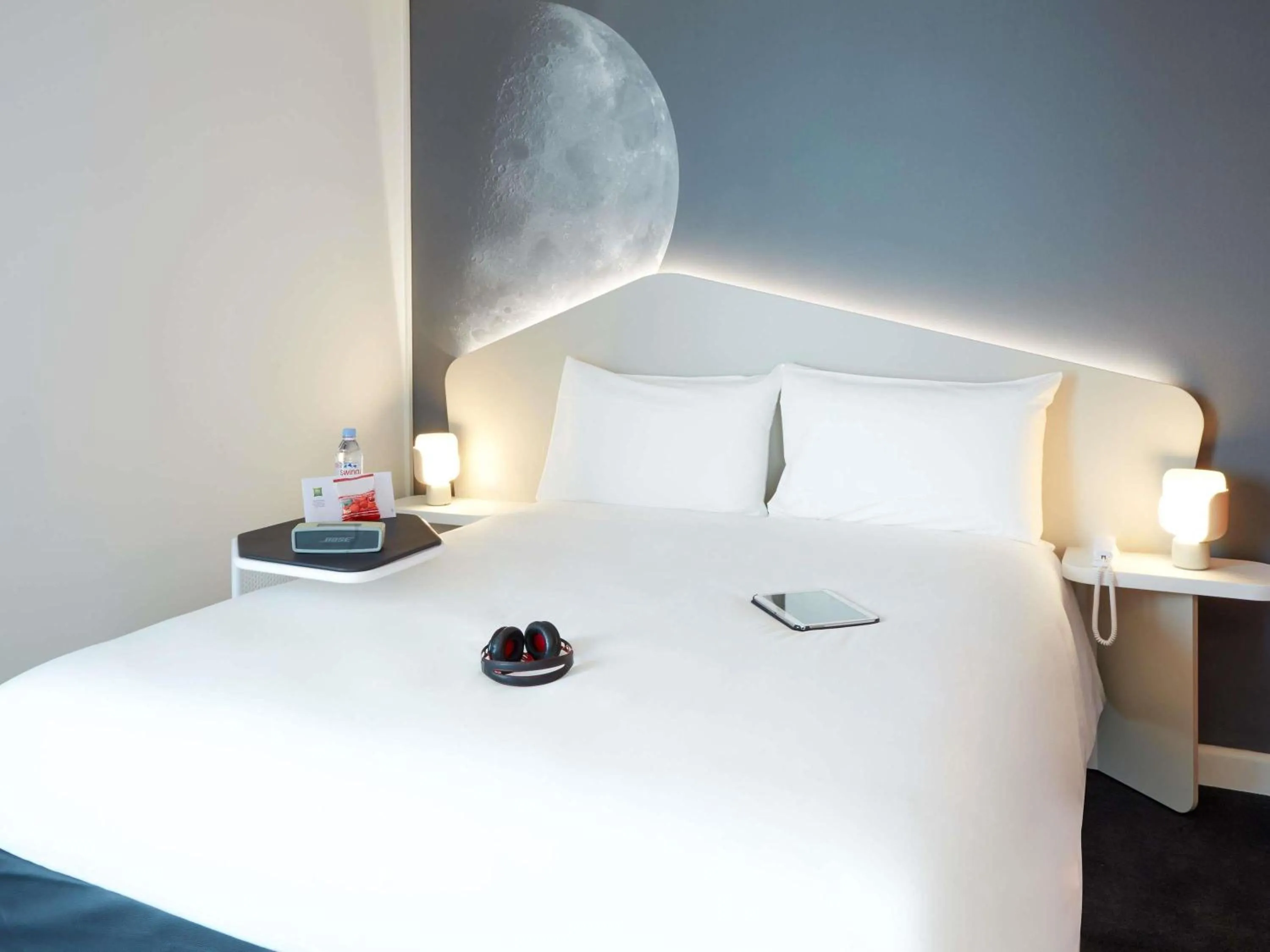 Bedroom, Bed in ibis Styles Paris Charles de Gaulle Airport