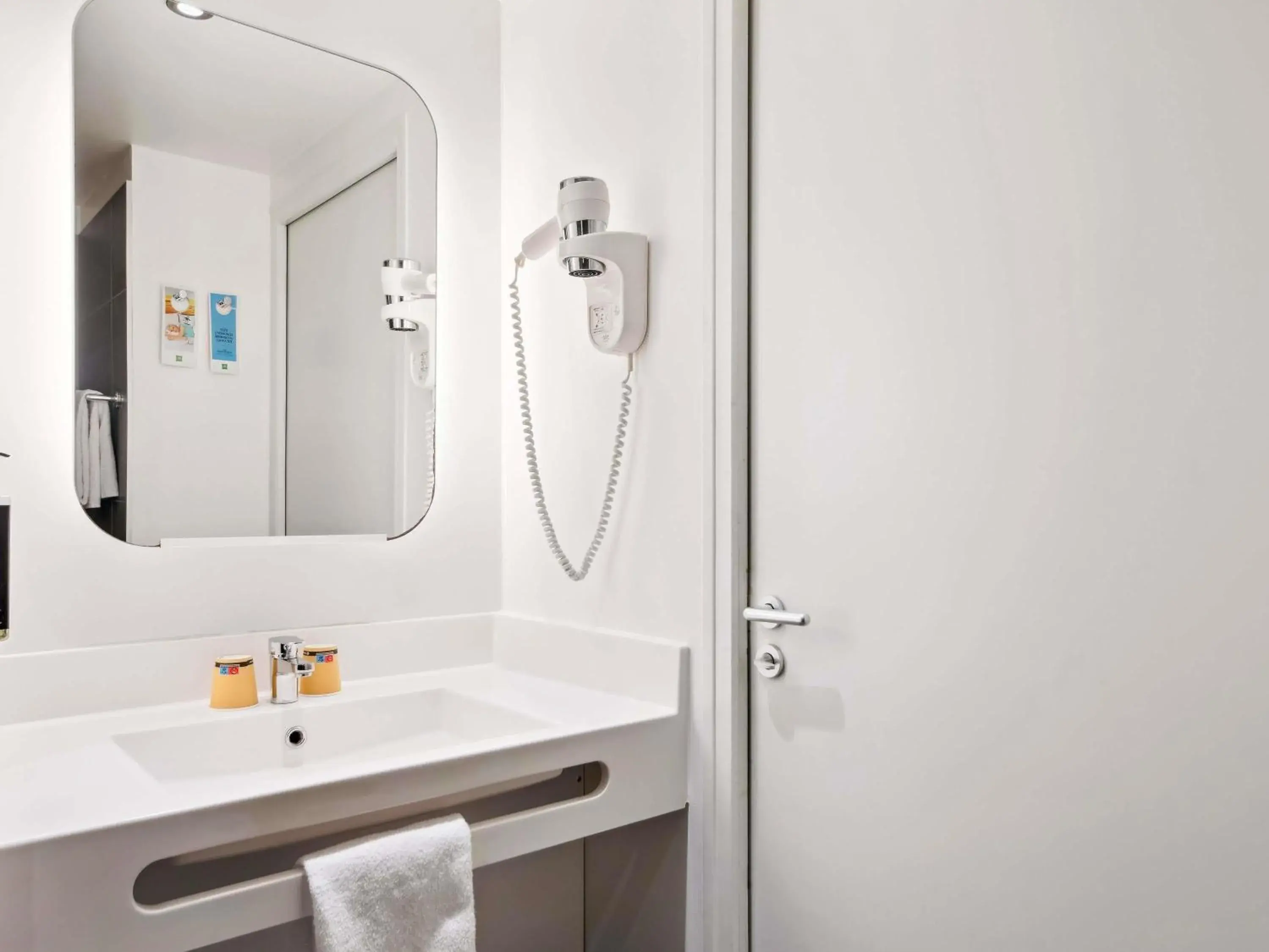 Bedroom in ibis Styles Paris Charles de Gaulle Airport Bedroom in ibis Styles Paris Charles de Gaulle Airport