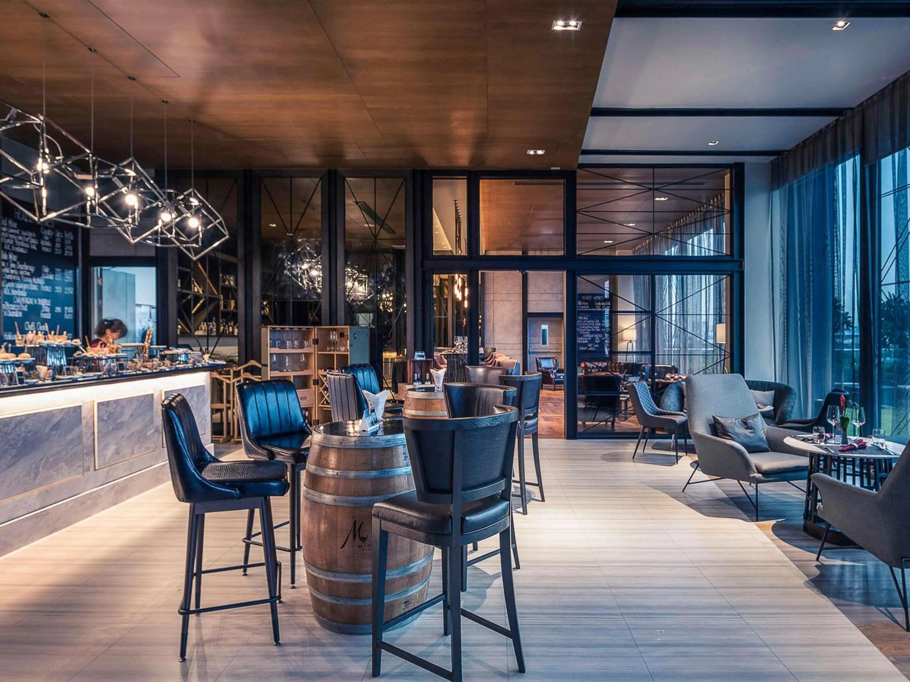 Lounge or bar in Mercure Bangkok Makkasan