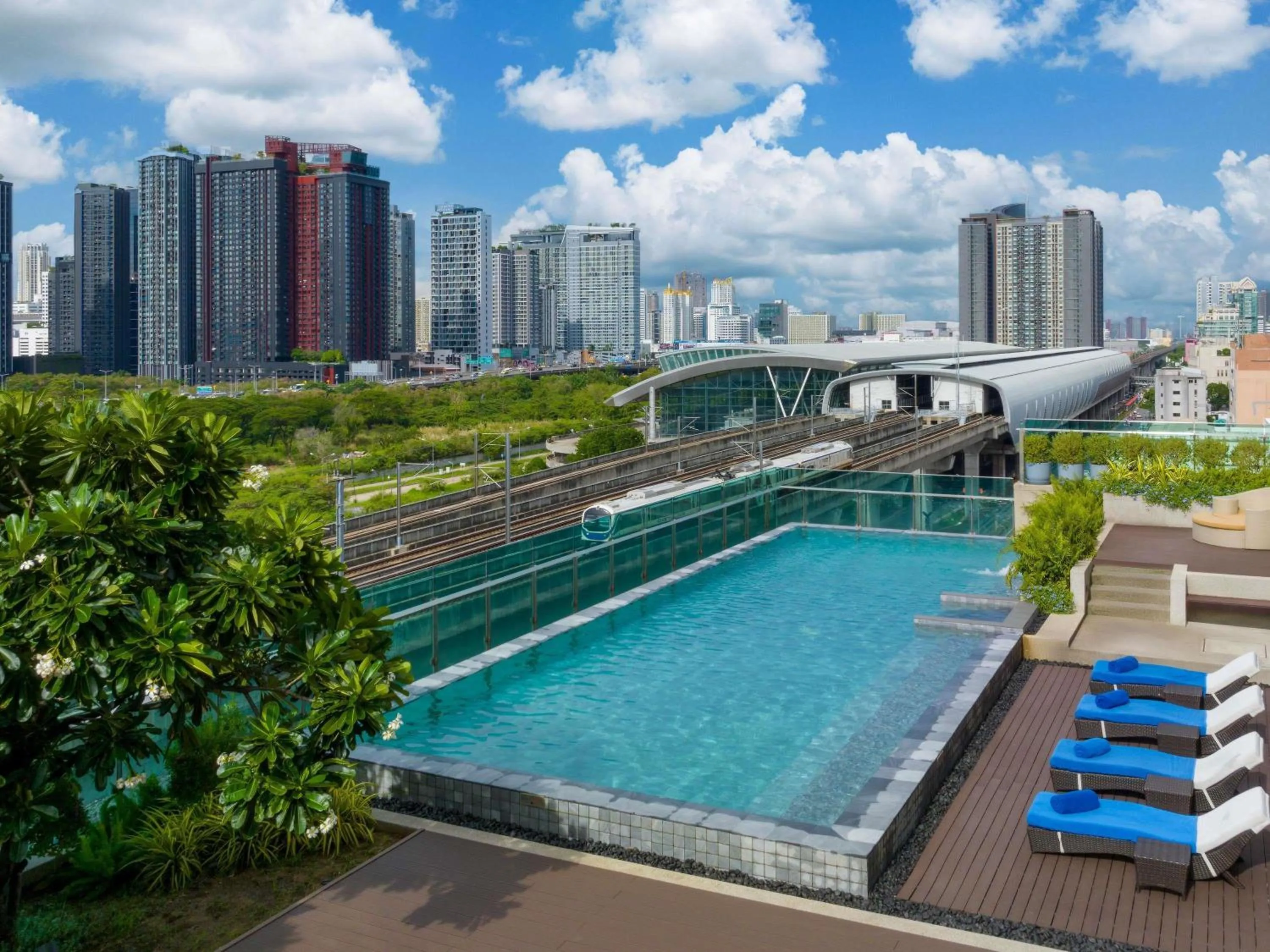 Bedroom in Mercure Bangkok Makkasan