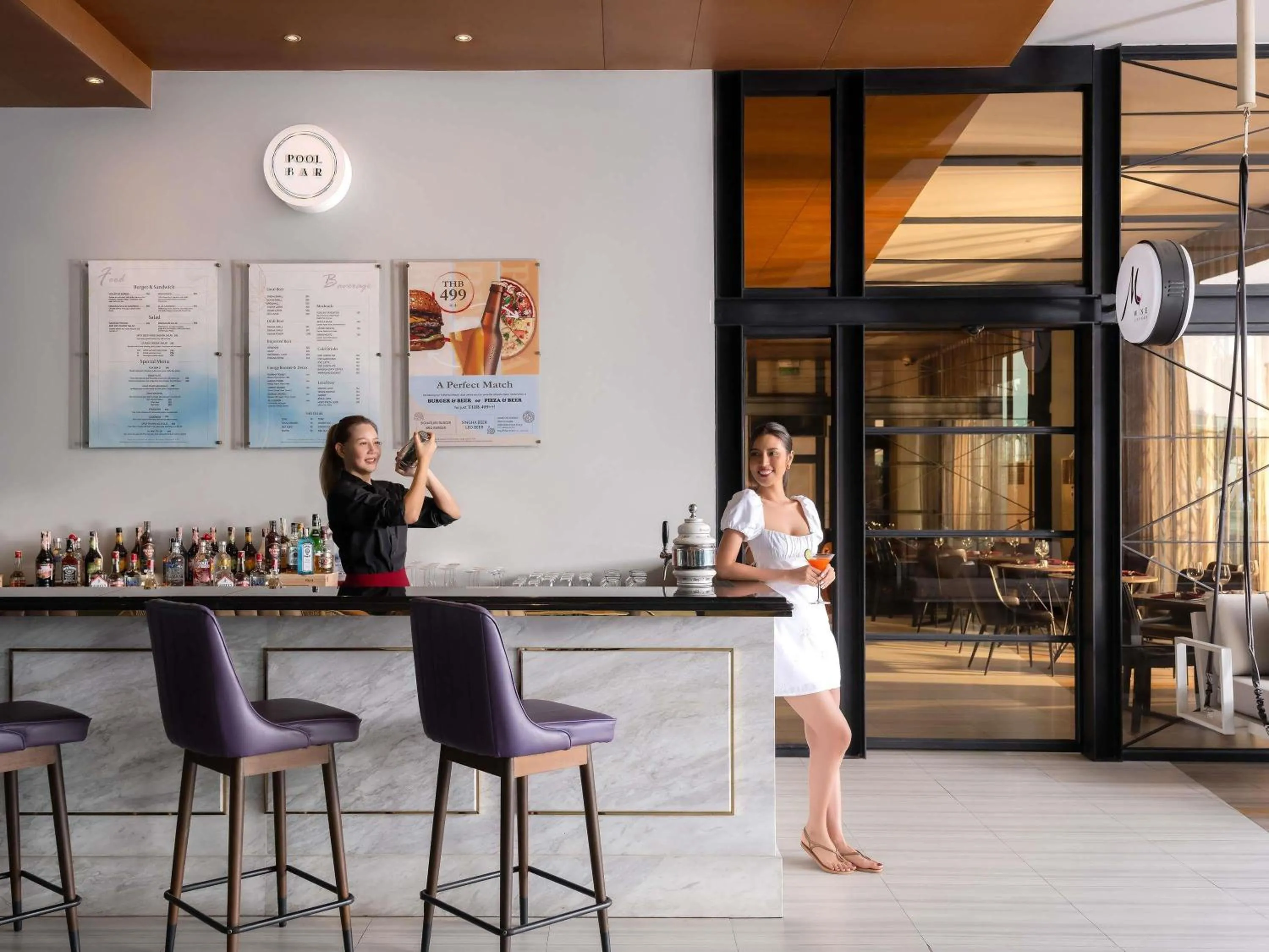 Lounge or bar in Mercure Bangkok Makkasan