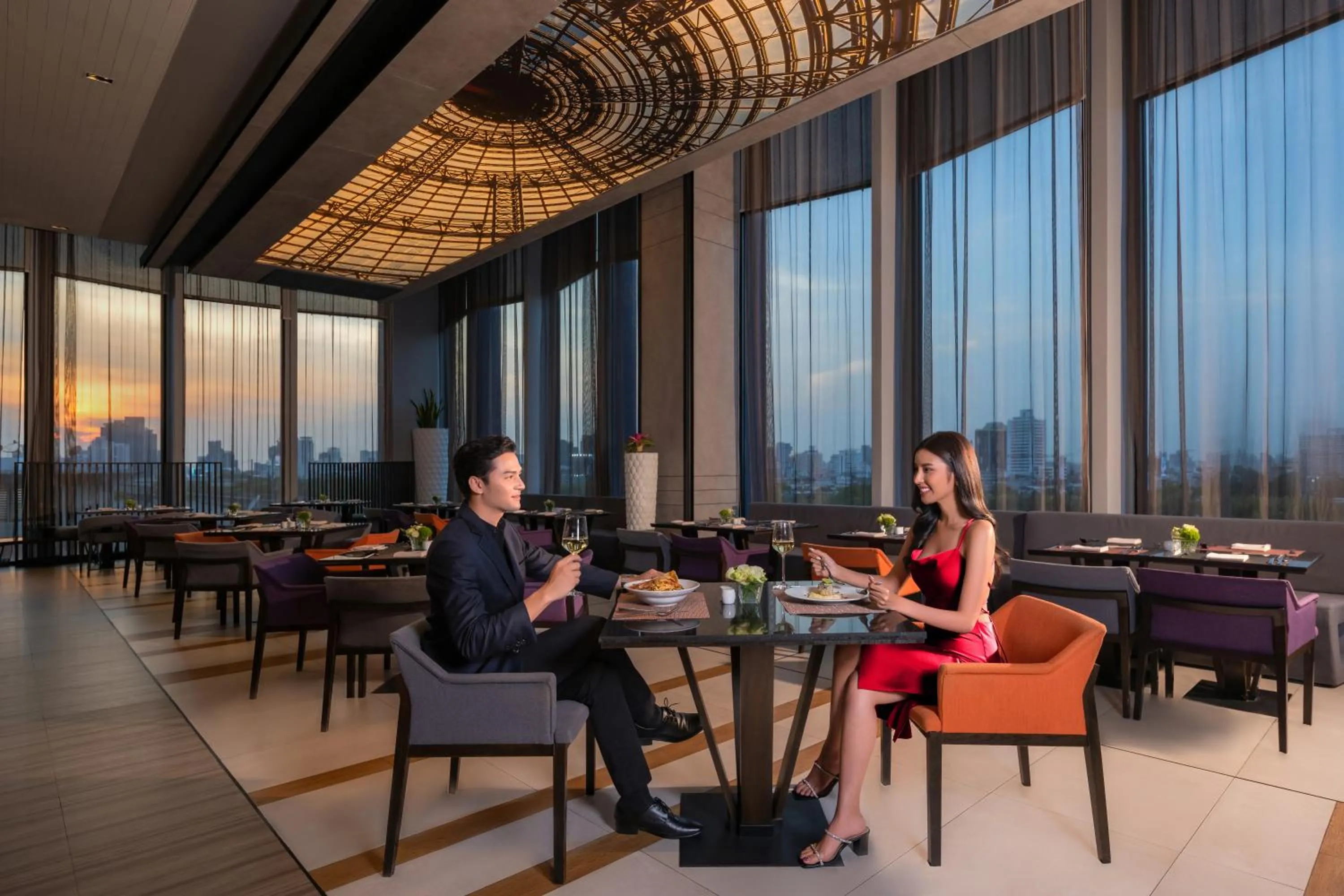 Restaurant/places to eat in Mercure Bangkok Makkasan