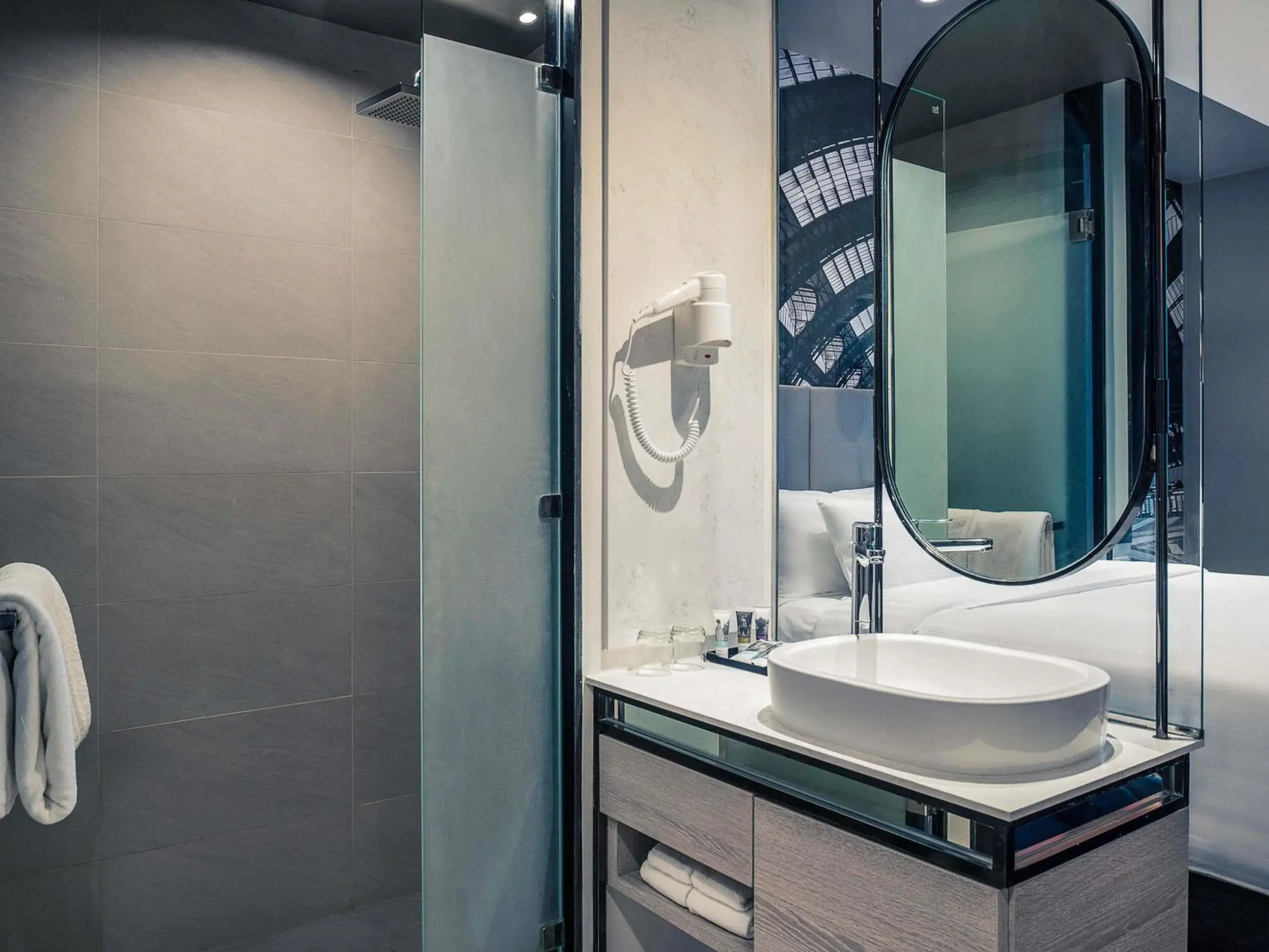 Bedroom in Mercure Bangkok Makkasan Bedroom in Mercure Bangkok Makkasan