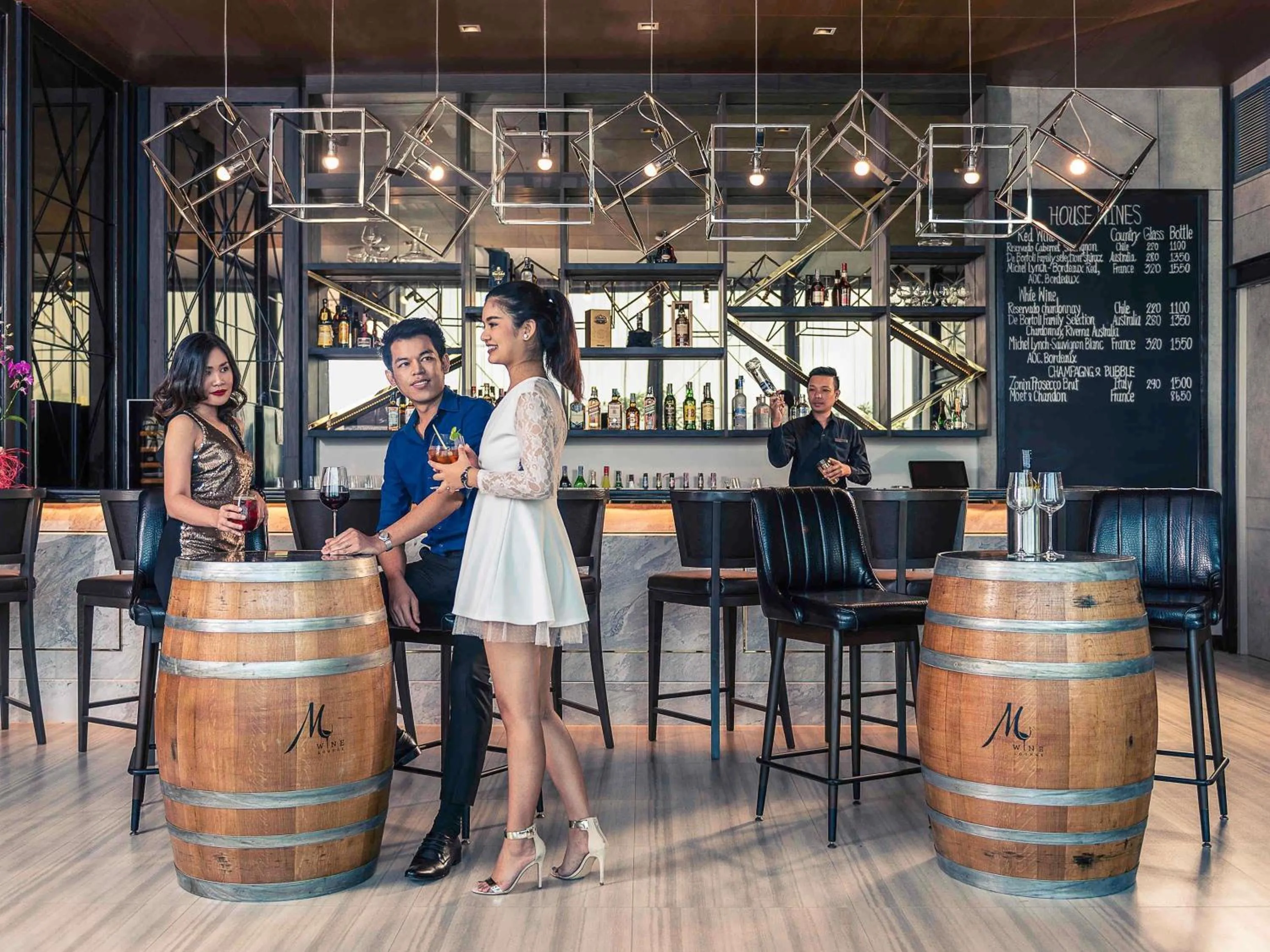 Lounge or bar in Mercure Bangkok Makkasan