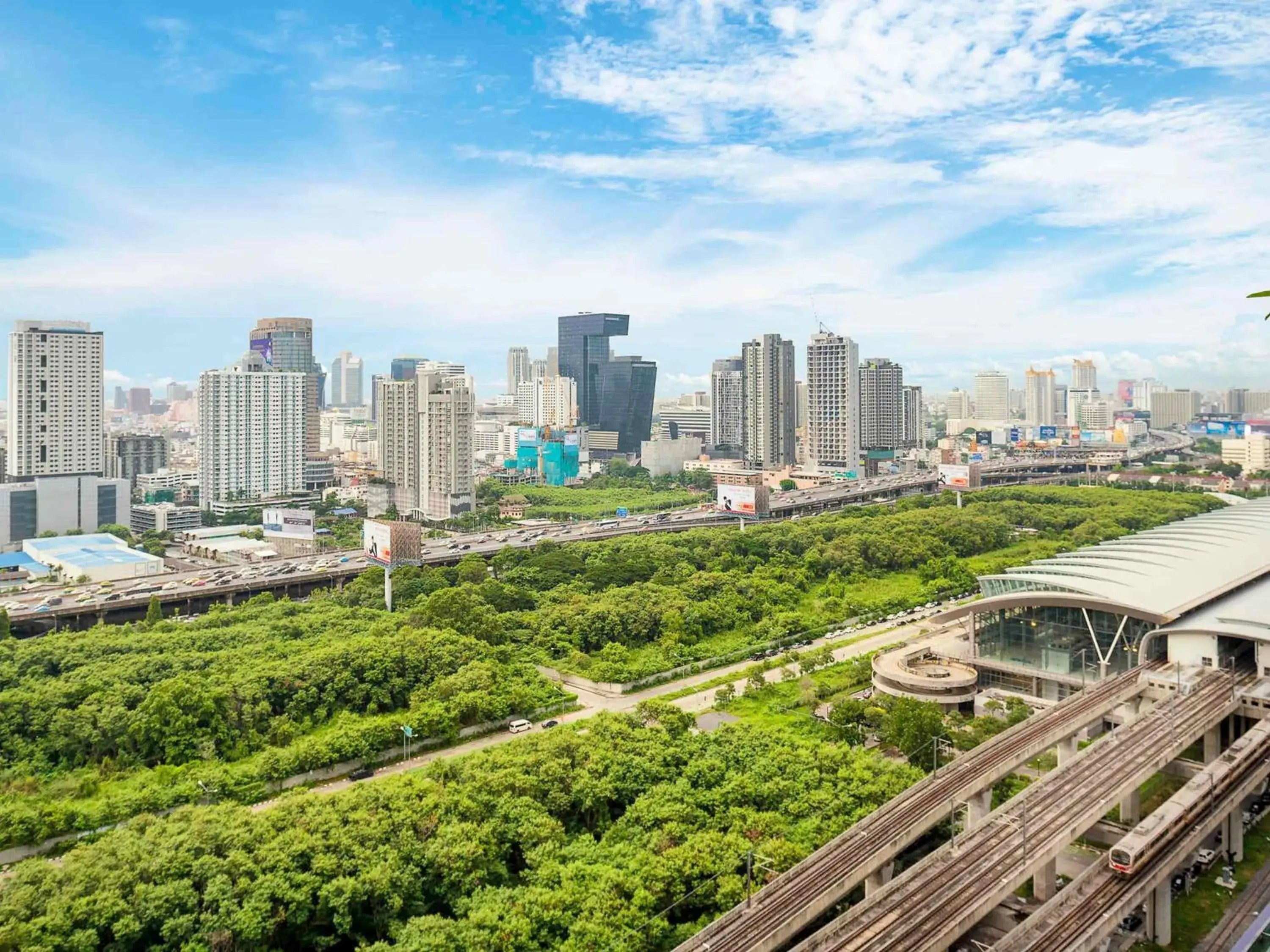 Bedroom in Mercure Bangkok Makkasan Bedroom in Mercure Bangkok Makkasan