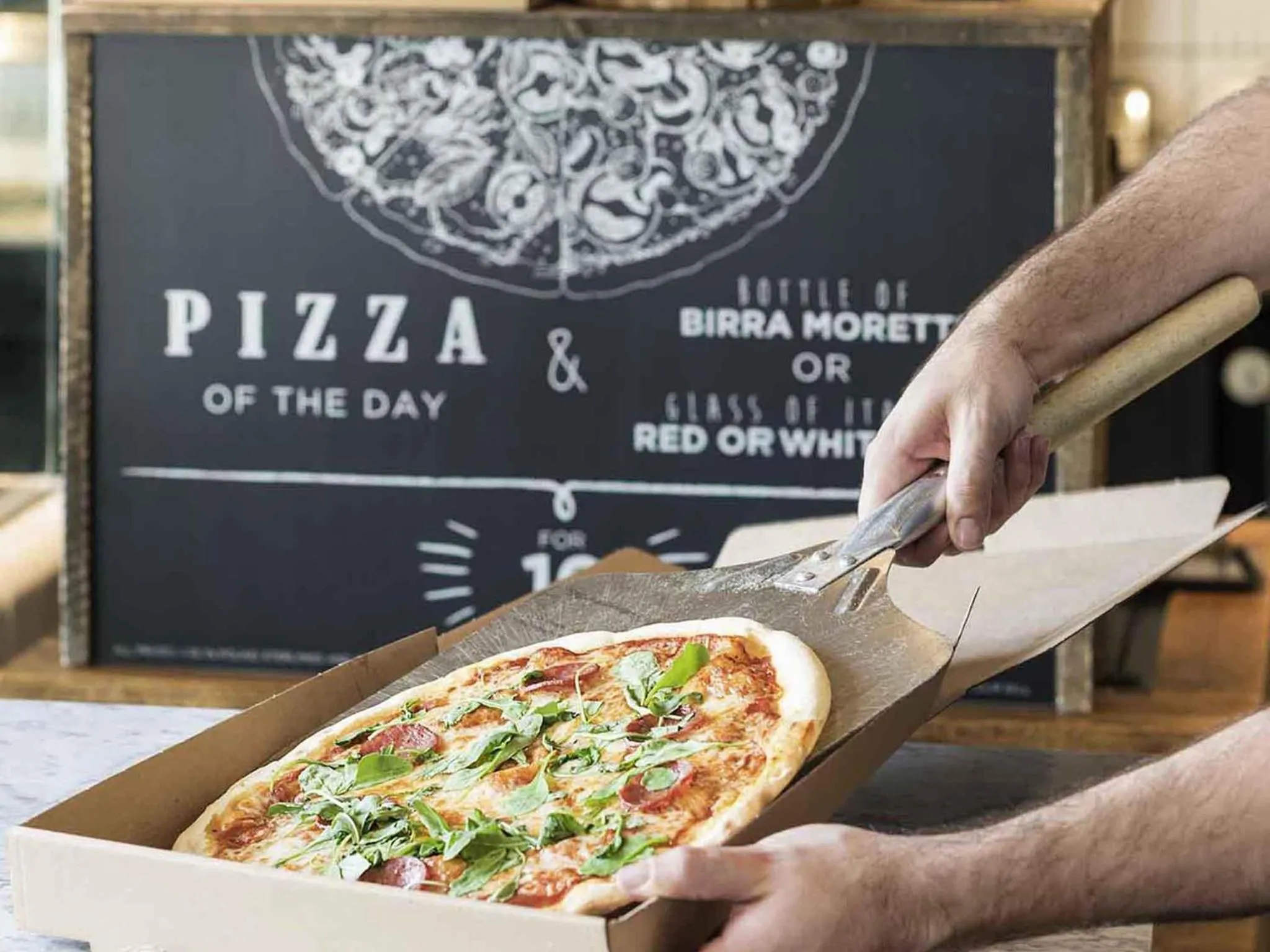 Restaurant/places to eat in Novotel London Canary Wharf