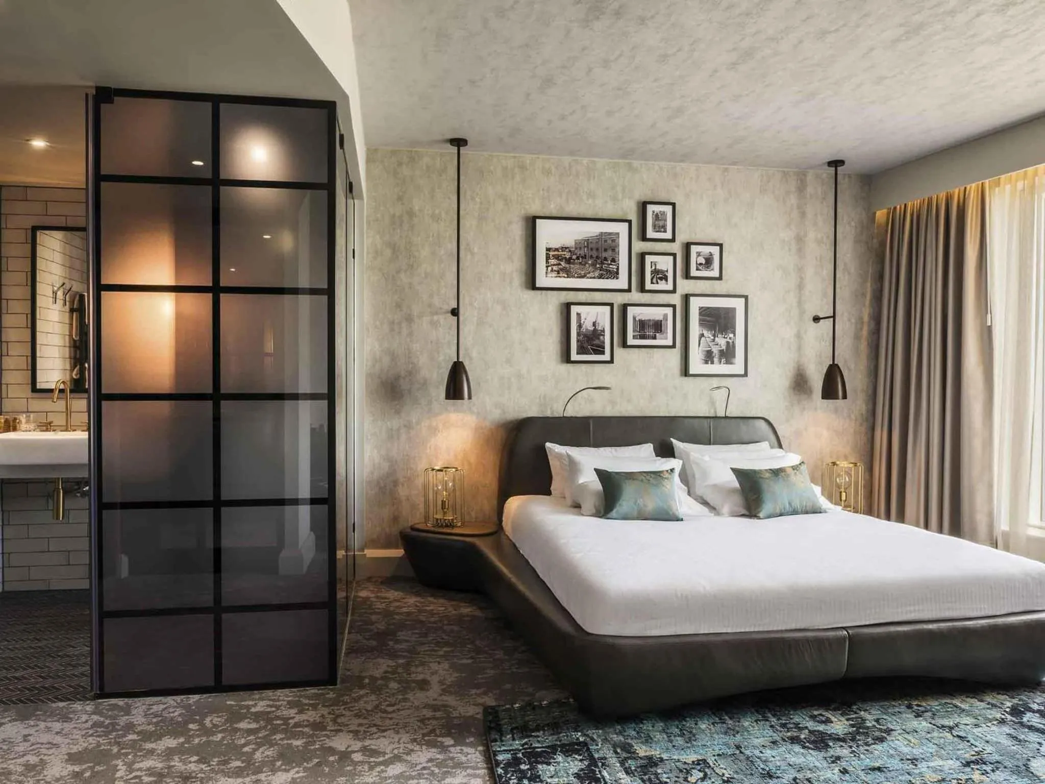 Bedroom, Bed in Novotel London Canary Wharf