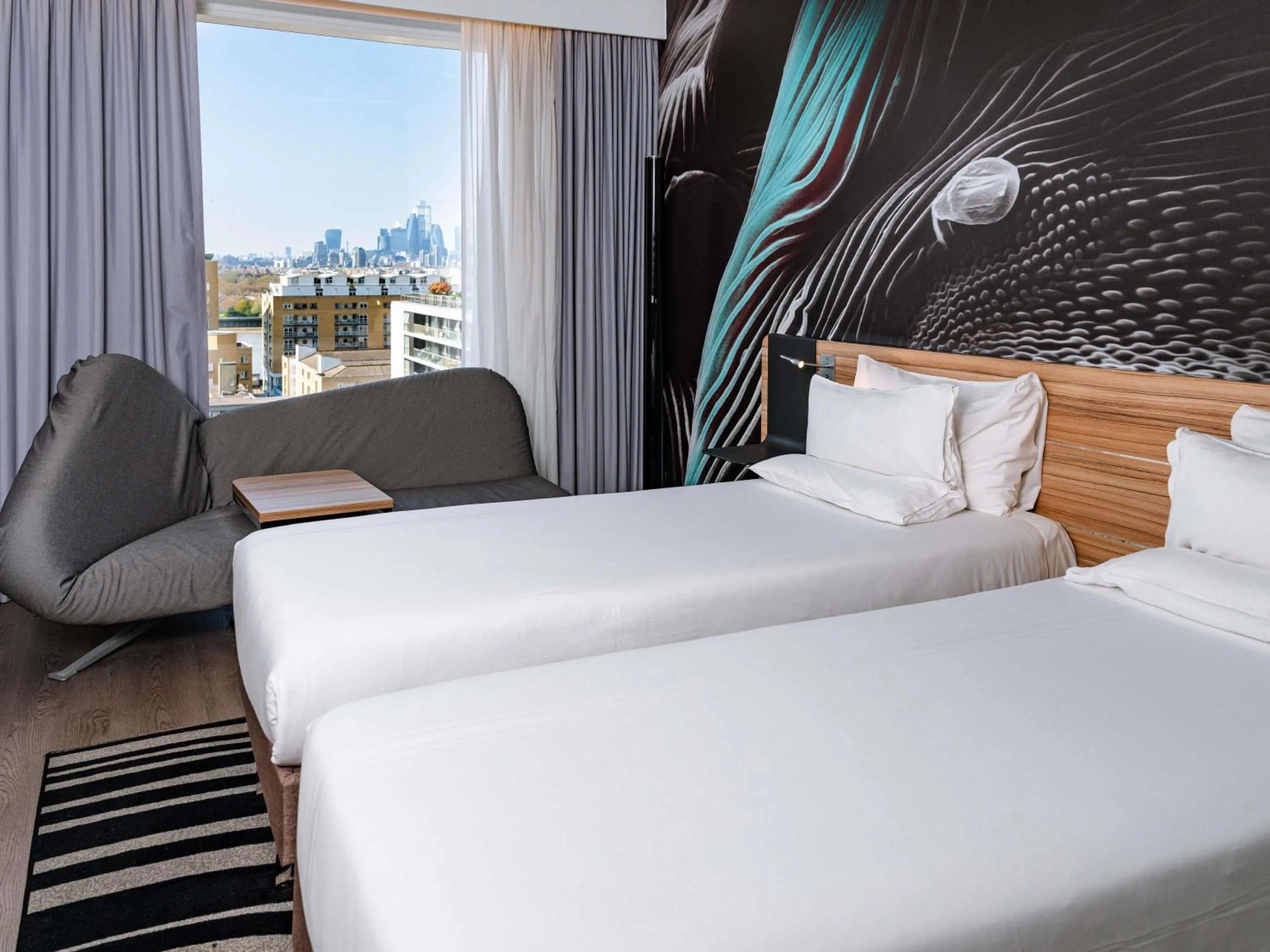 Bedroom, Bed in Novotel London Canary Wharf