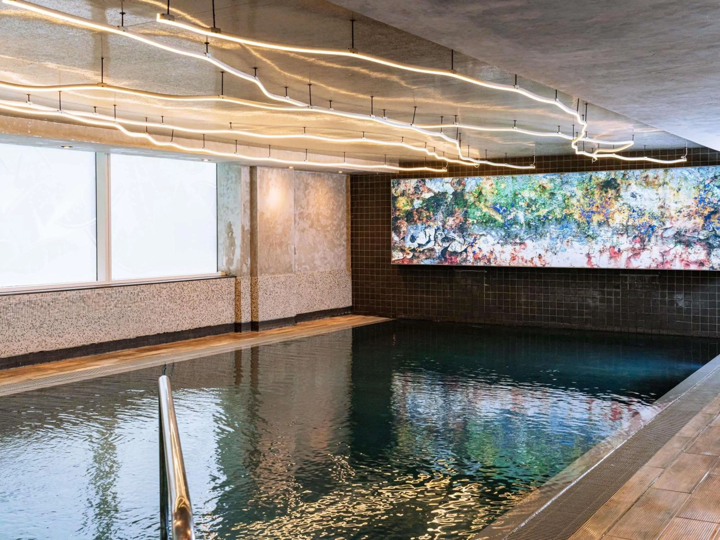 Pool view in Novotel London Canary Wharf