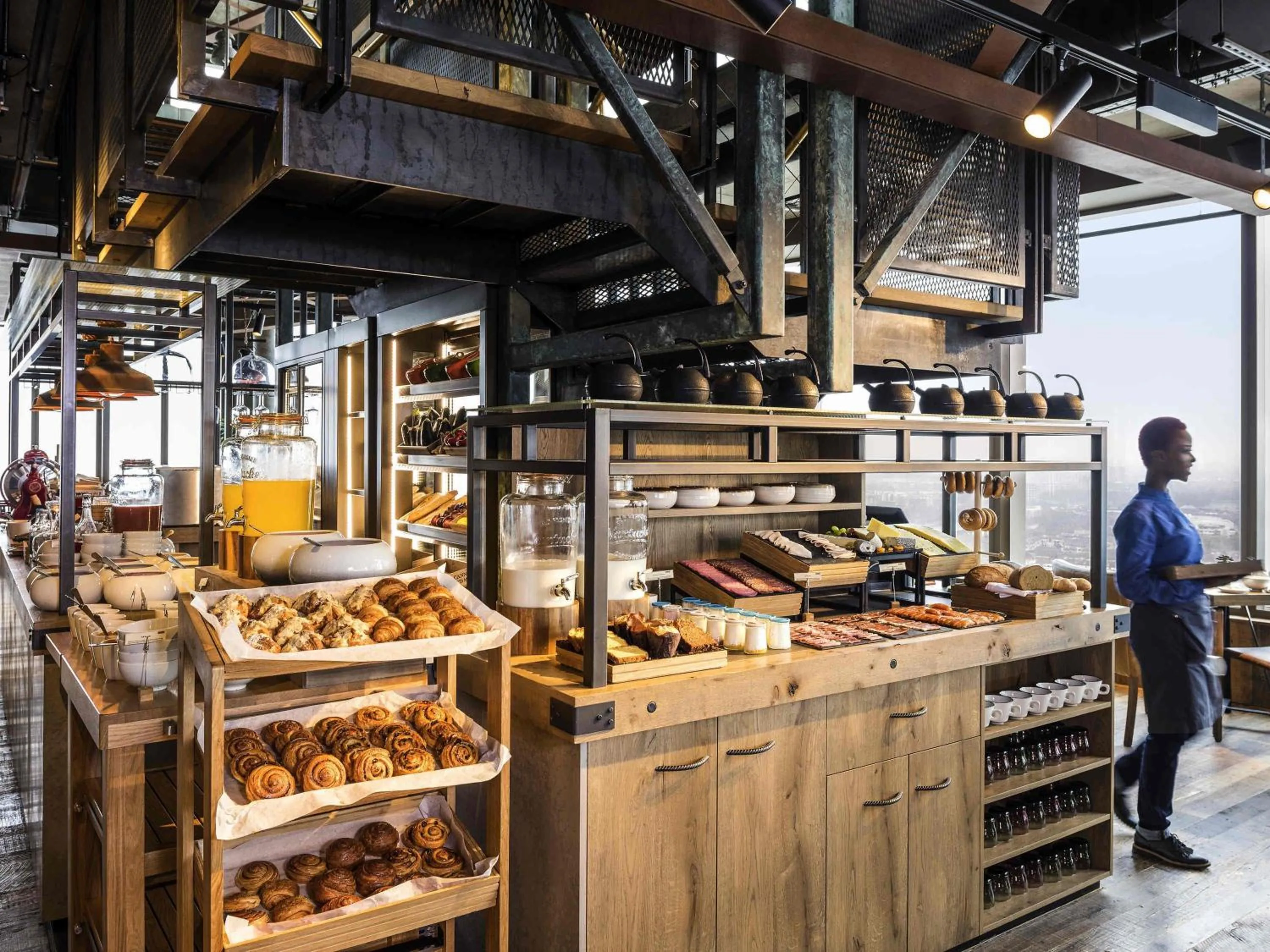 Restaurant/places to eat in Novotel London Canary Wharf