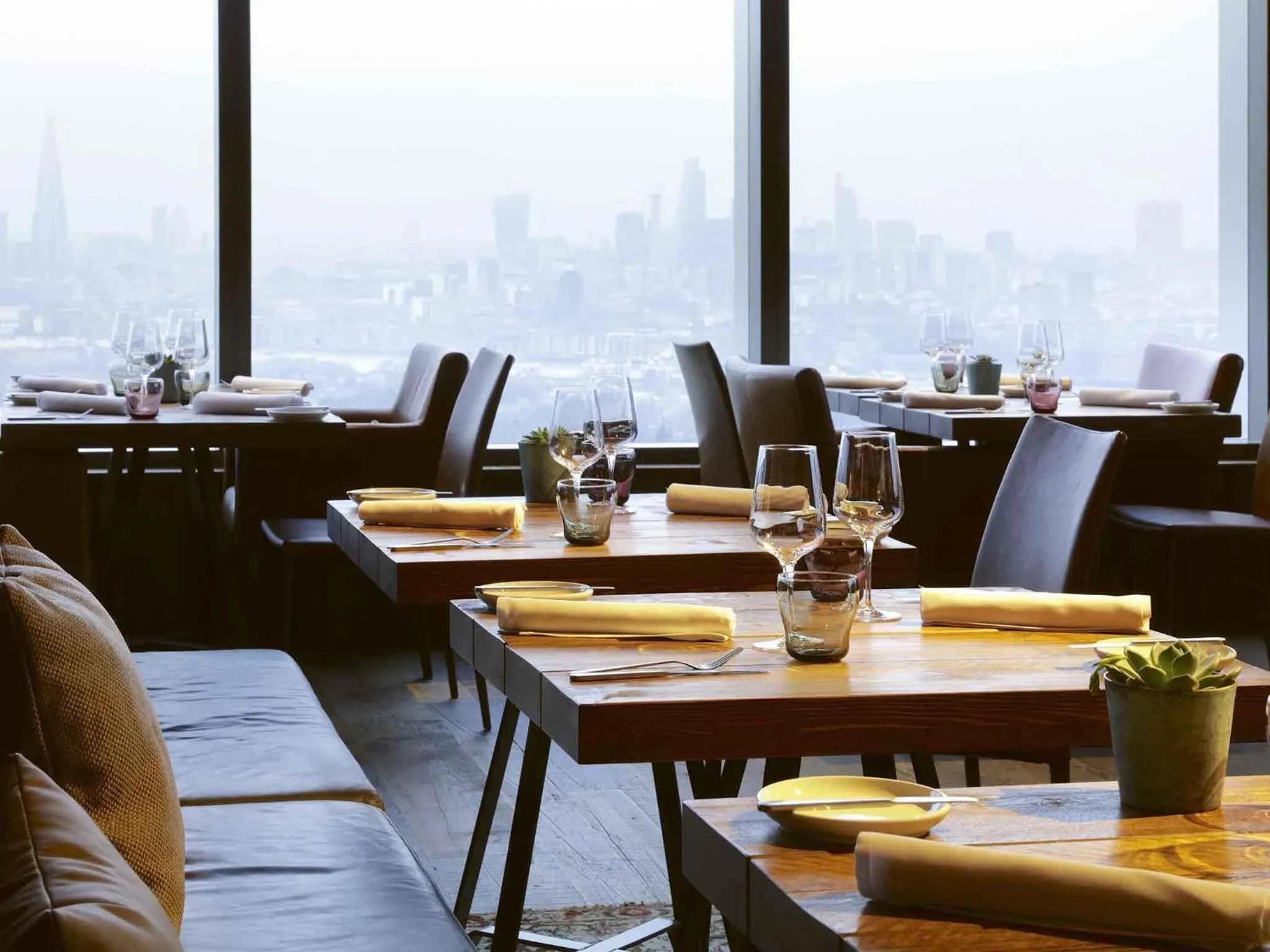Restaurant/places to eat in Novotel London Canary Wharf