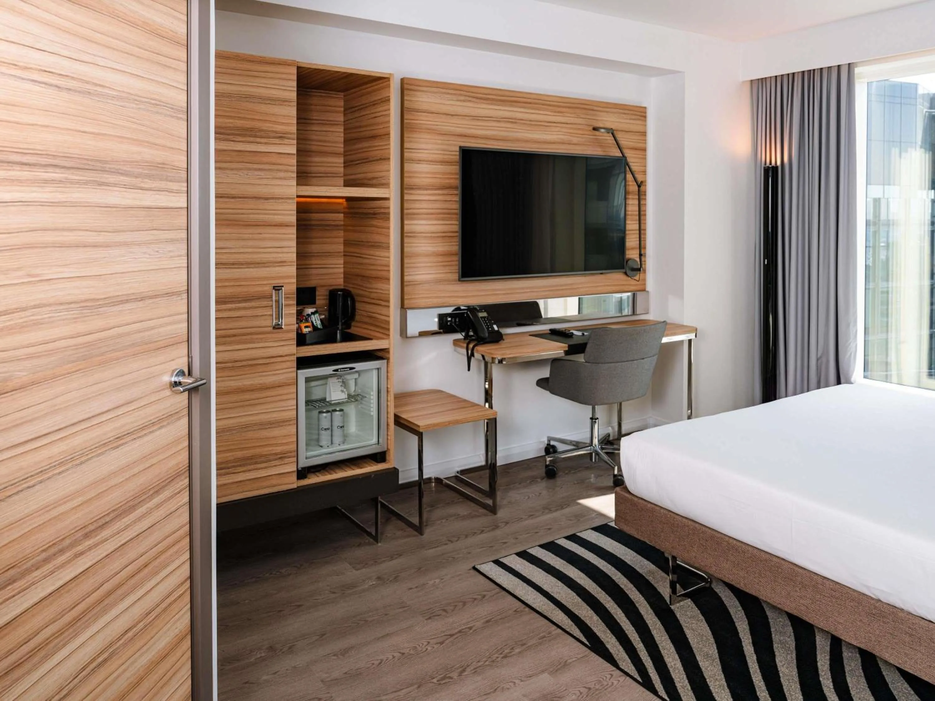 Bedroom, Bed in Novotel London Canary Wharf