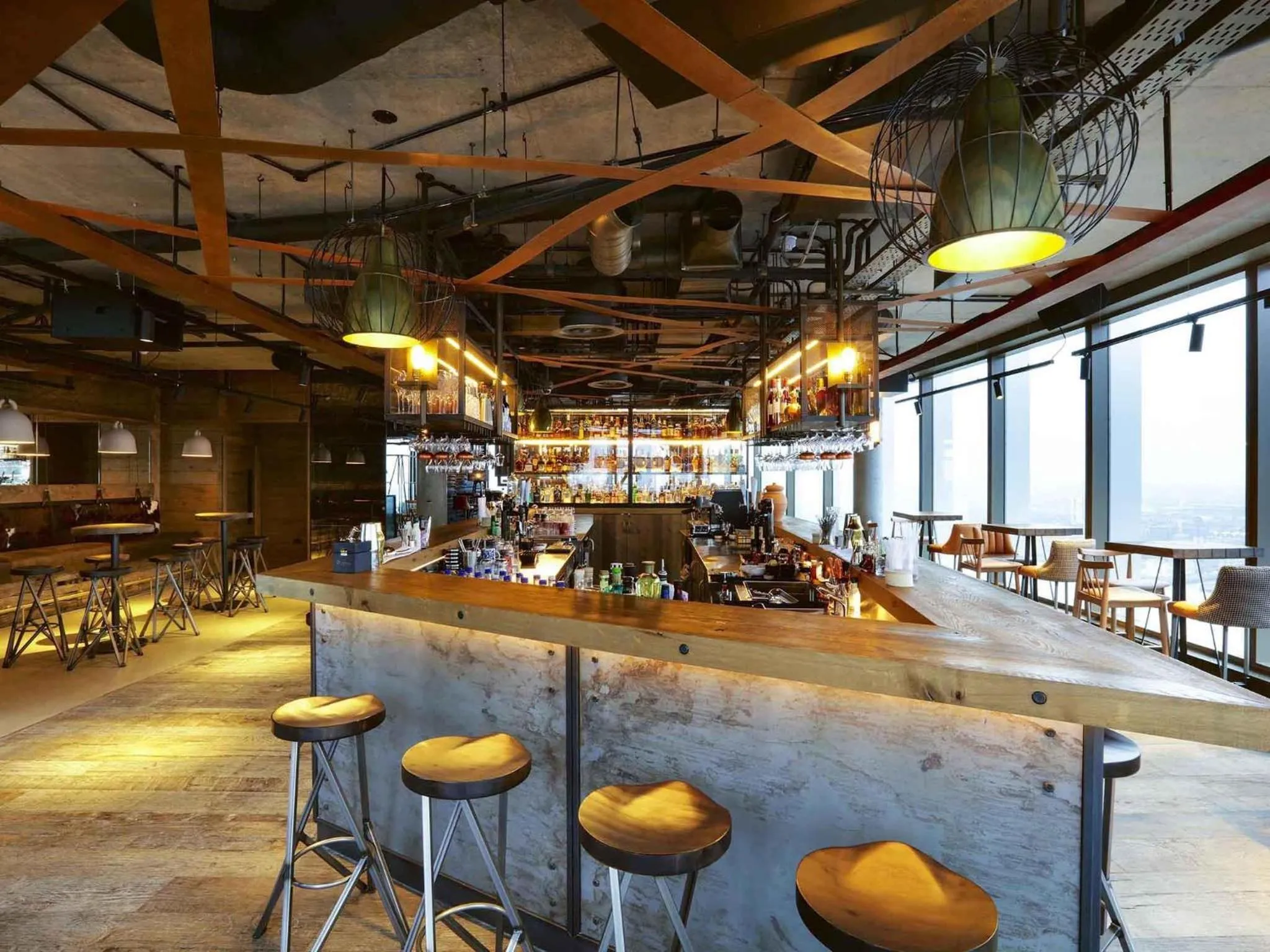 Lounge or bar in Novotel London Canary Wharf