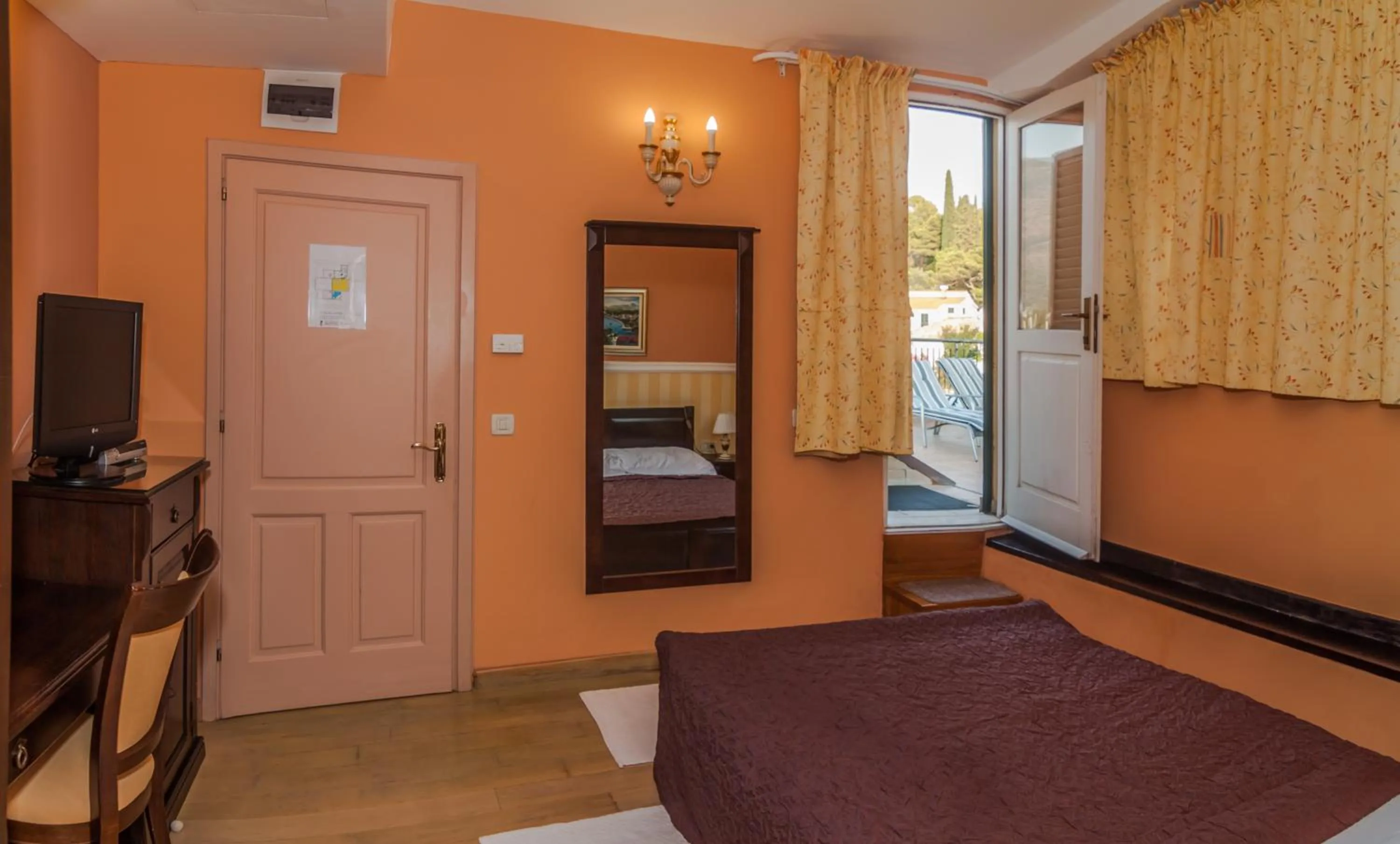 Photo of the whole room, Bed in Boutique Hotel Villa Pattiera