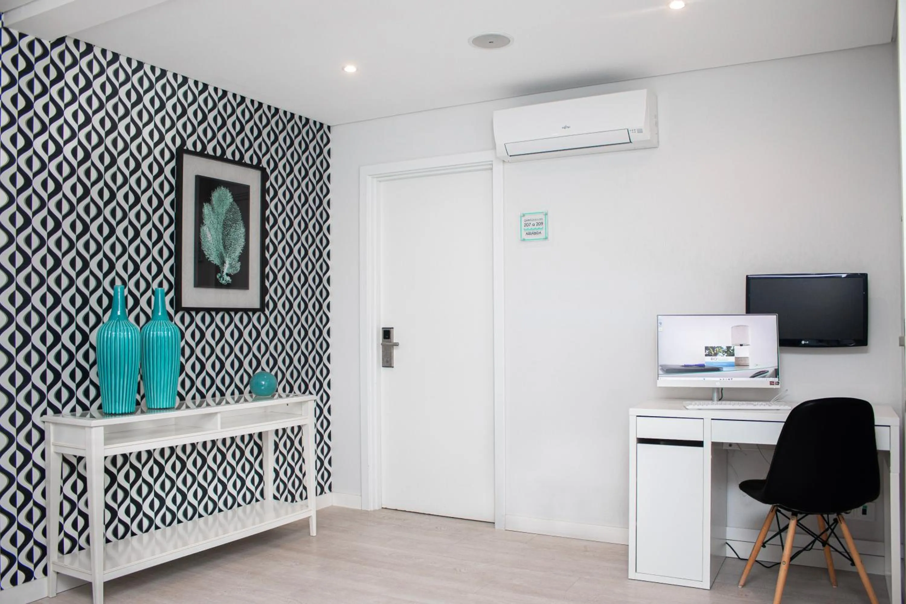 Communal lounge/ TV room in Rio Art Hotel