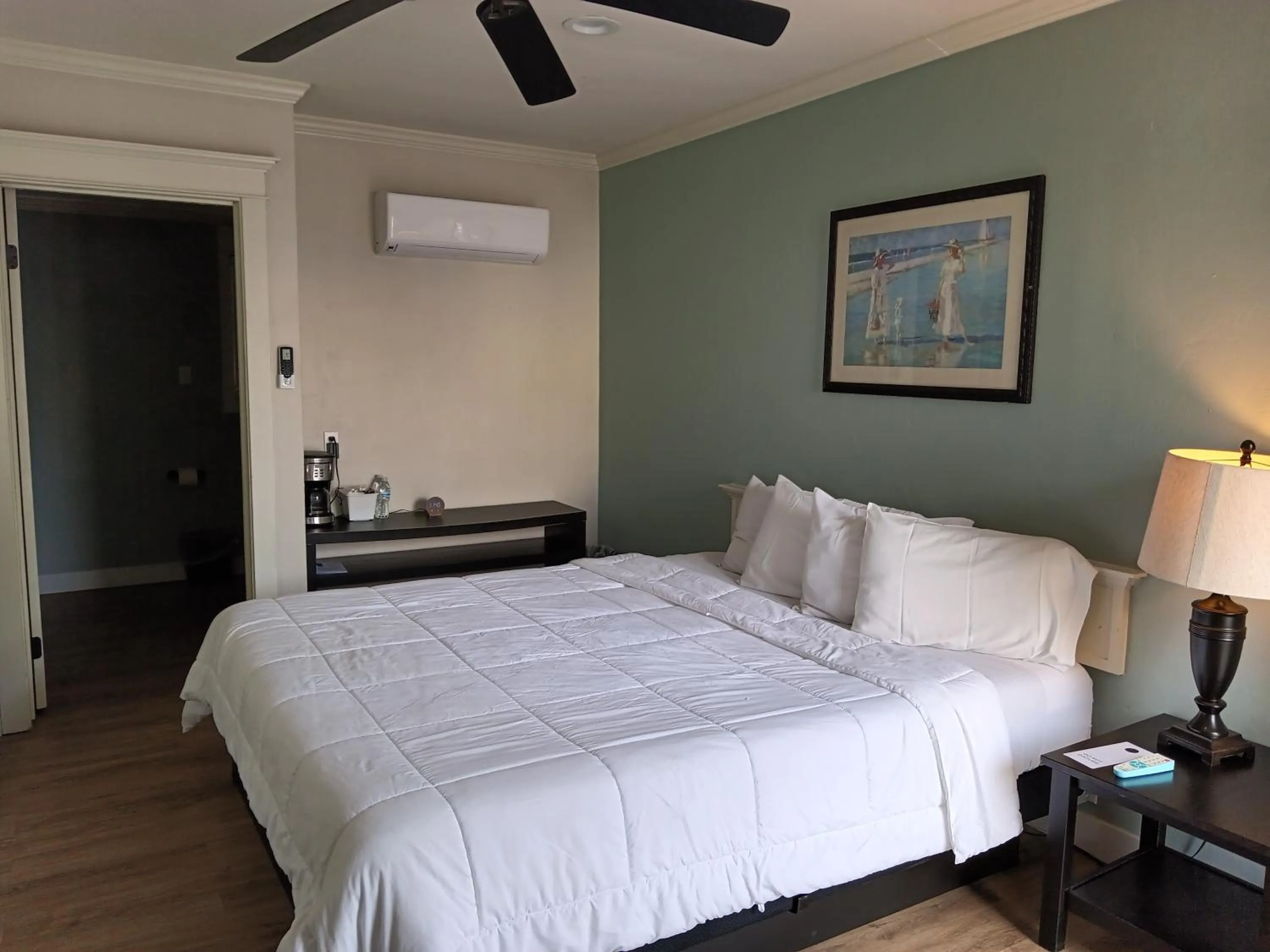 Bedroom, Bed in Coronado Inn