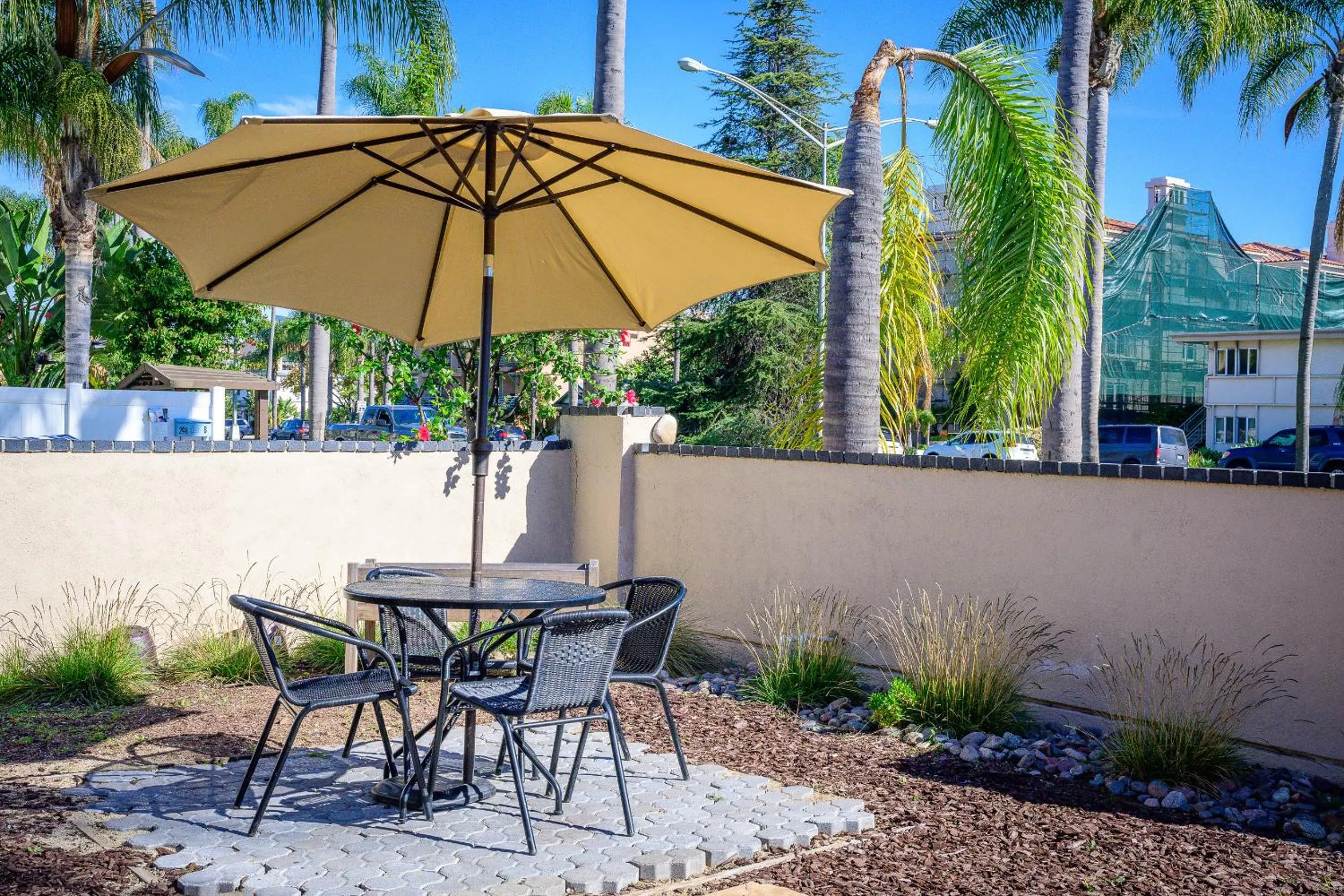 Garden view in Coronado Inn