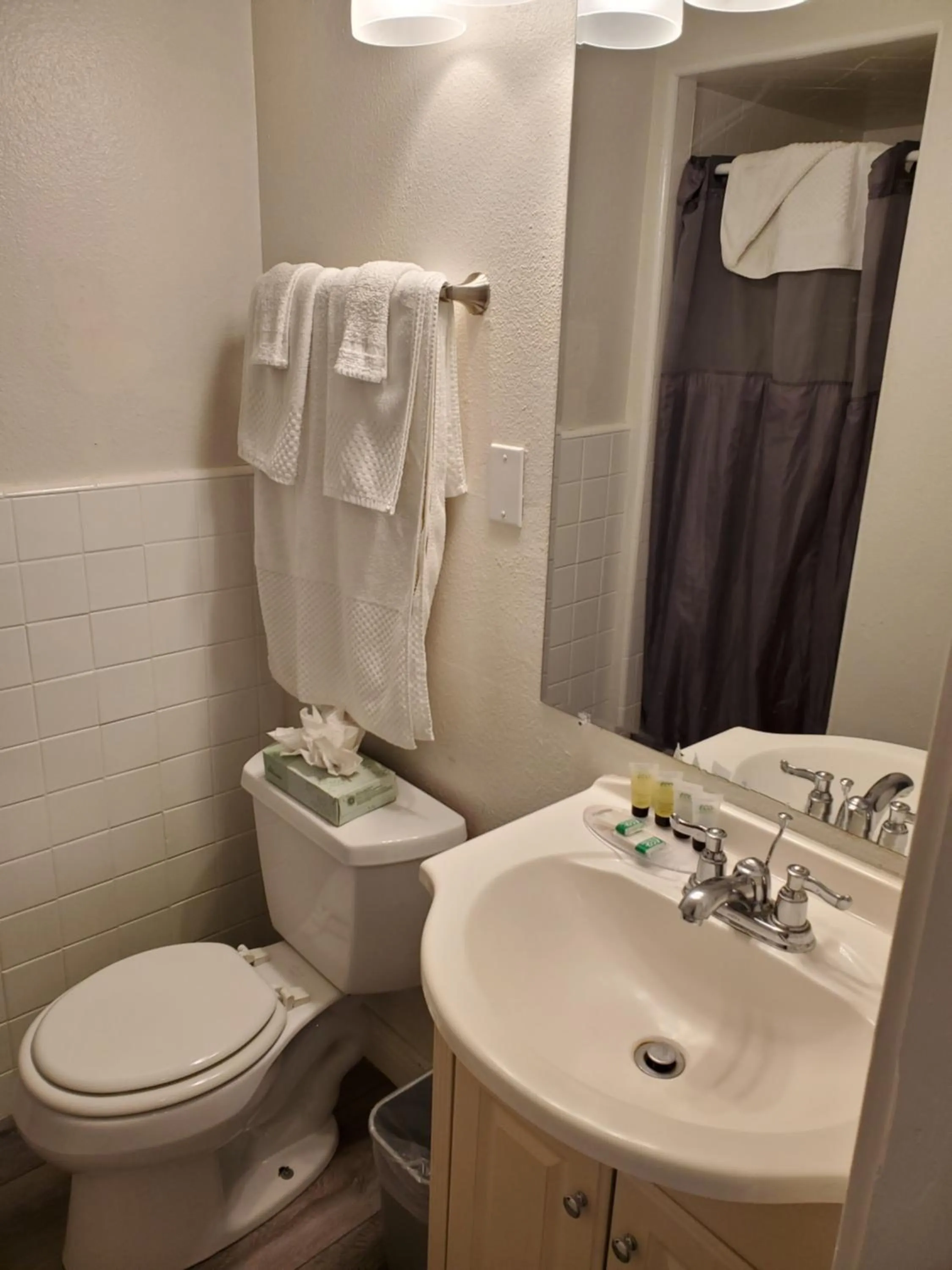 Bathroom in Coronado Inn